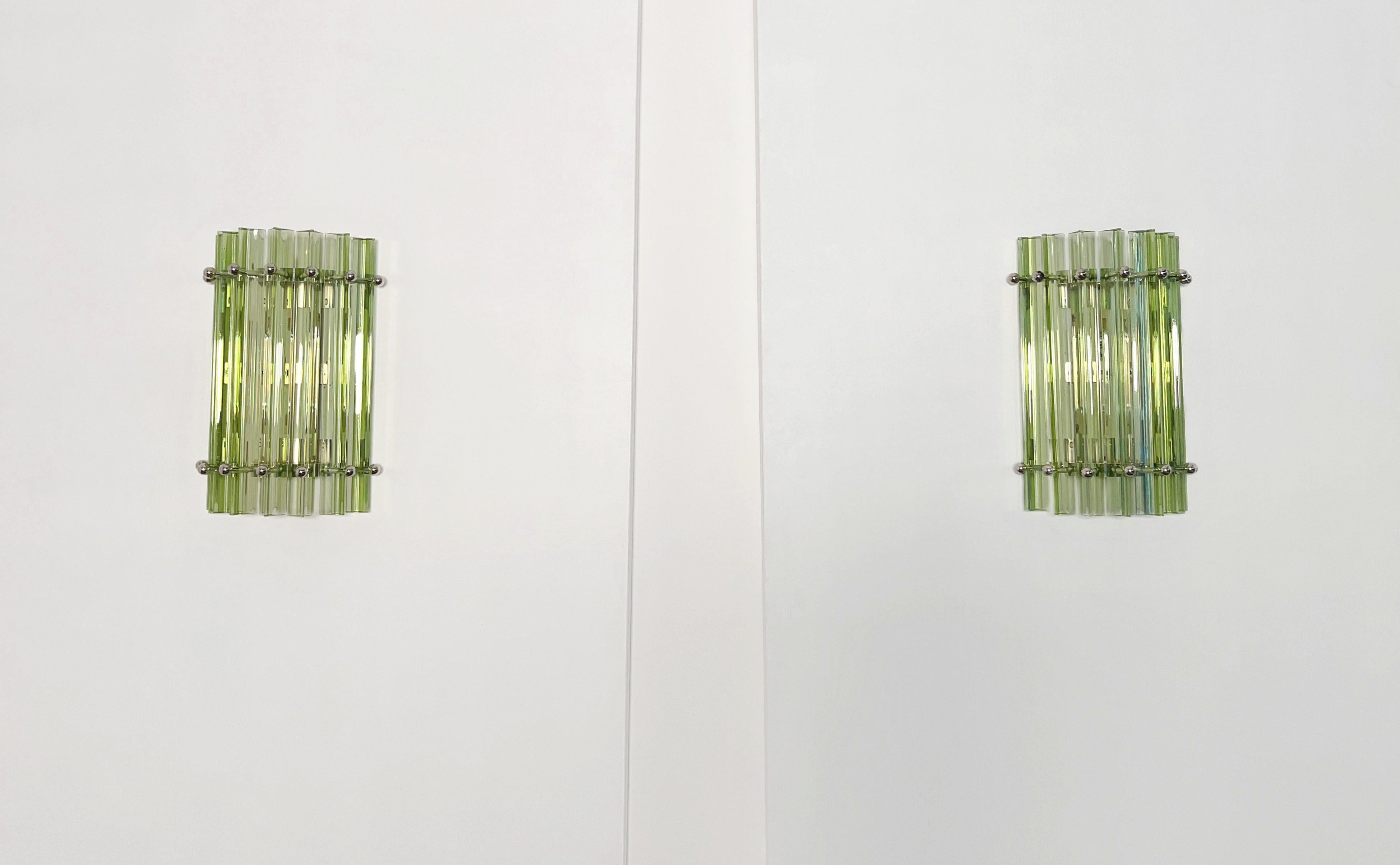 Italian Pair of vintage Murano wall sconce – green triedri - Column model For Sale
