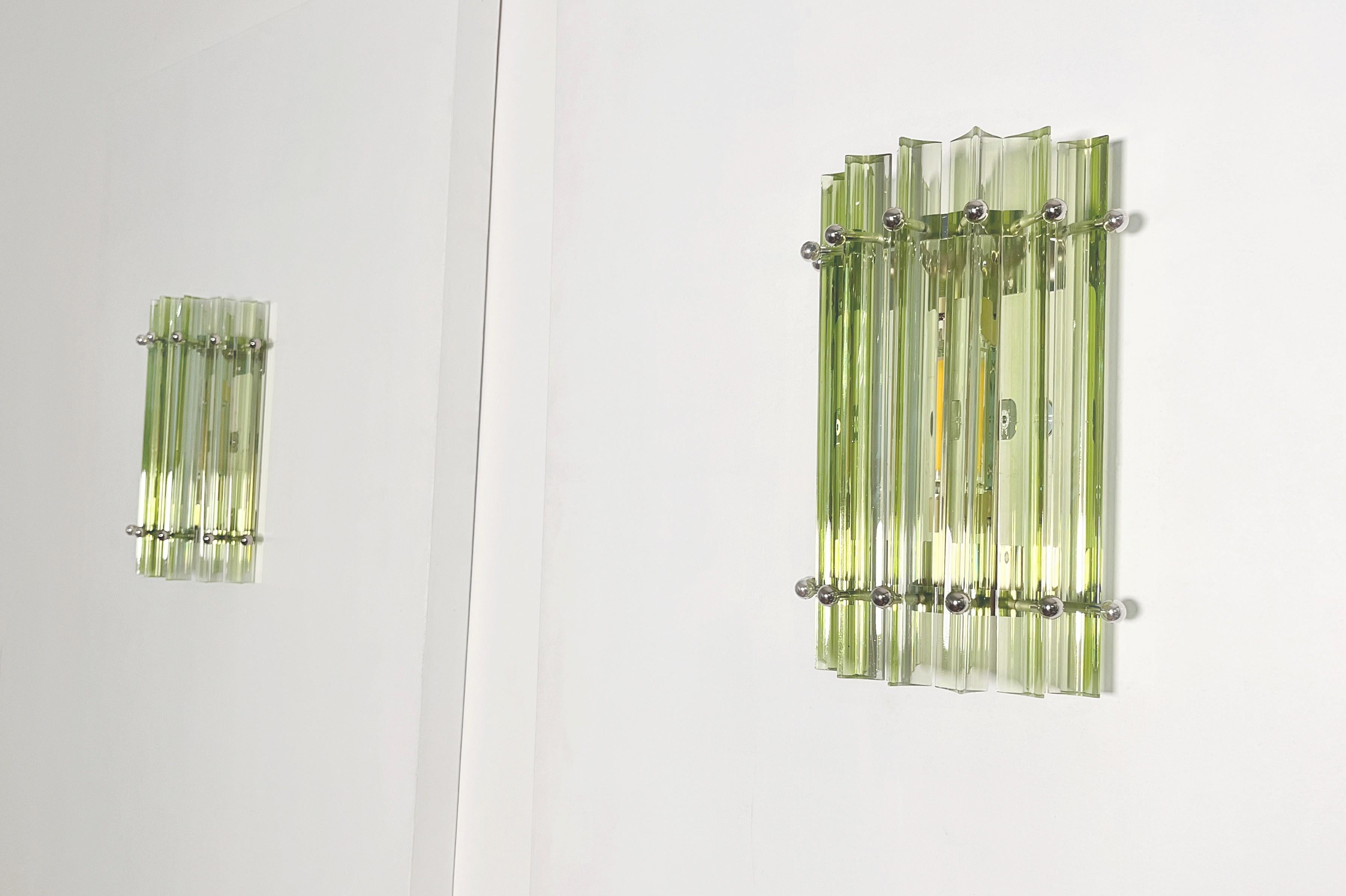 Galvanized Pair of vintage Murano wall sconce – green triedri - Column model For Sale