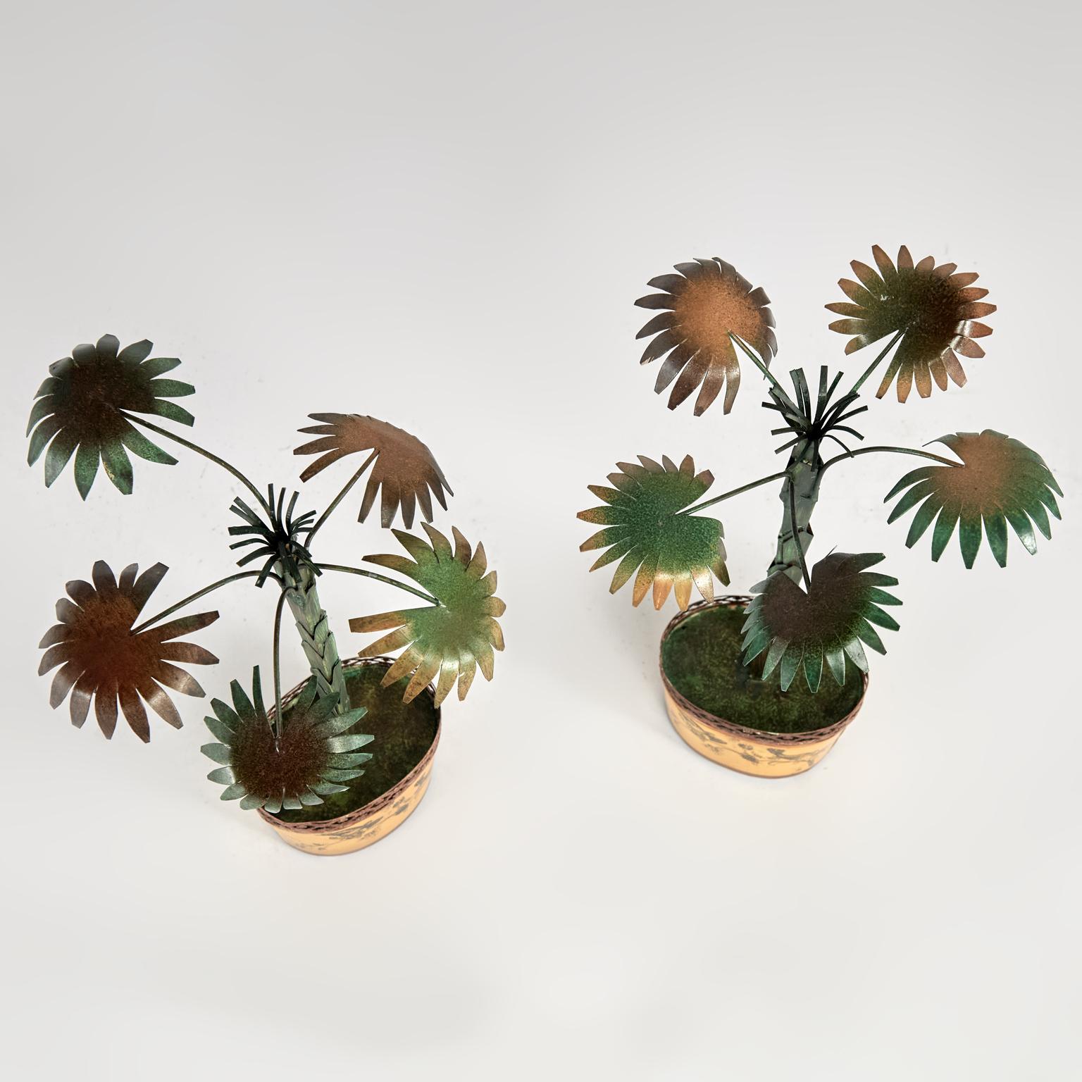 Pareja de guarniciones o esculturas italianas neoclásicas vintage de palmeras de tole en venta 5