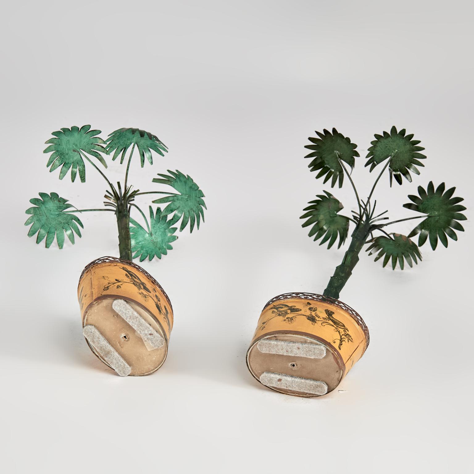 Pareja de guarniciones o esculturas italianas neoclásicas vintage de palmeras de tole en venta 6