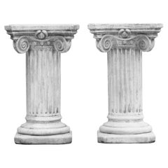 Paire de vieilles colonnes néoclassiques