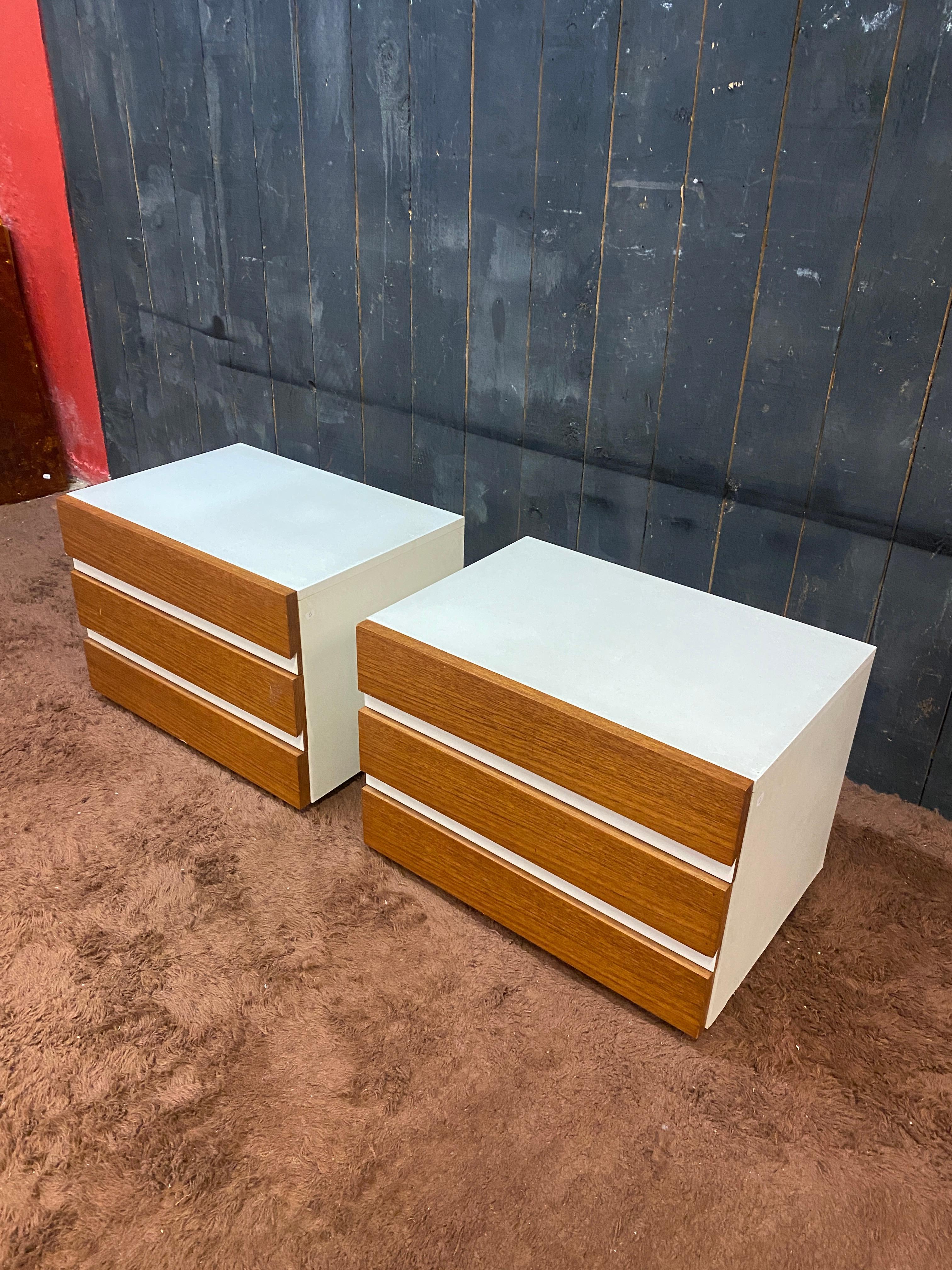 Mid-Century Modern pair of vintage night tables in walnut and lacquered wood circa 1960 For Sale