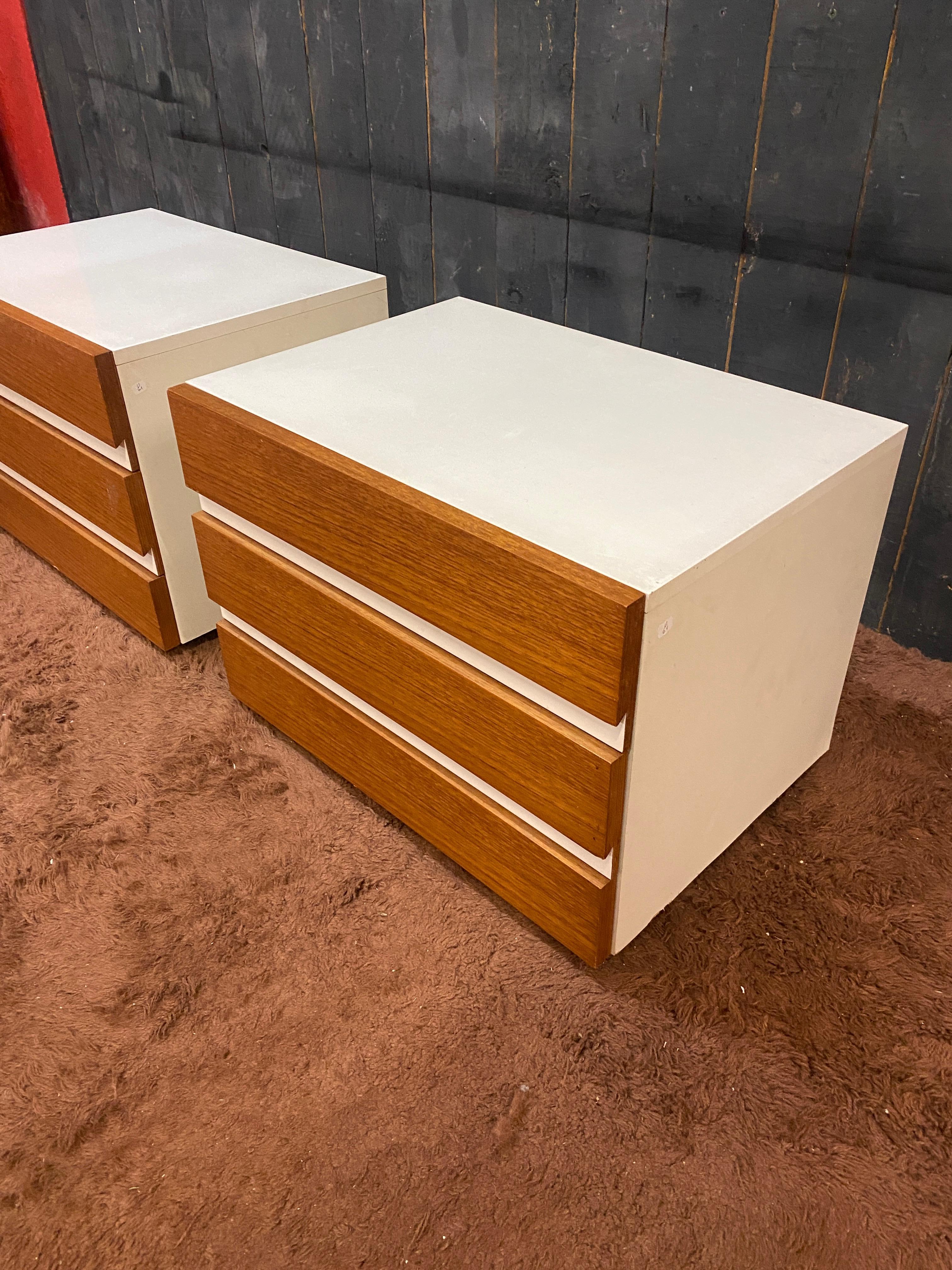 European pair of vintage night tables in walnut and lacquered wood circa 1960 For Sale