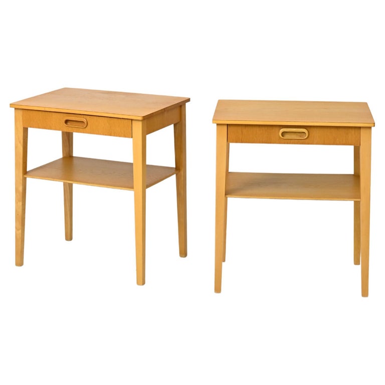 Pair of Vintage Nightstands For Sale at 1stDibs