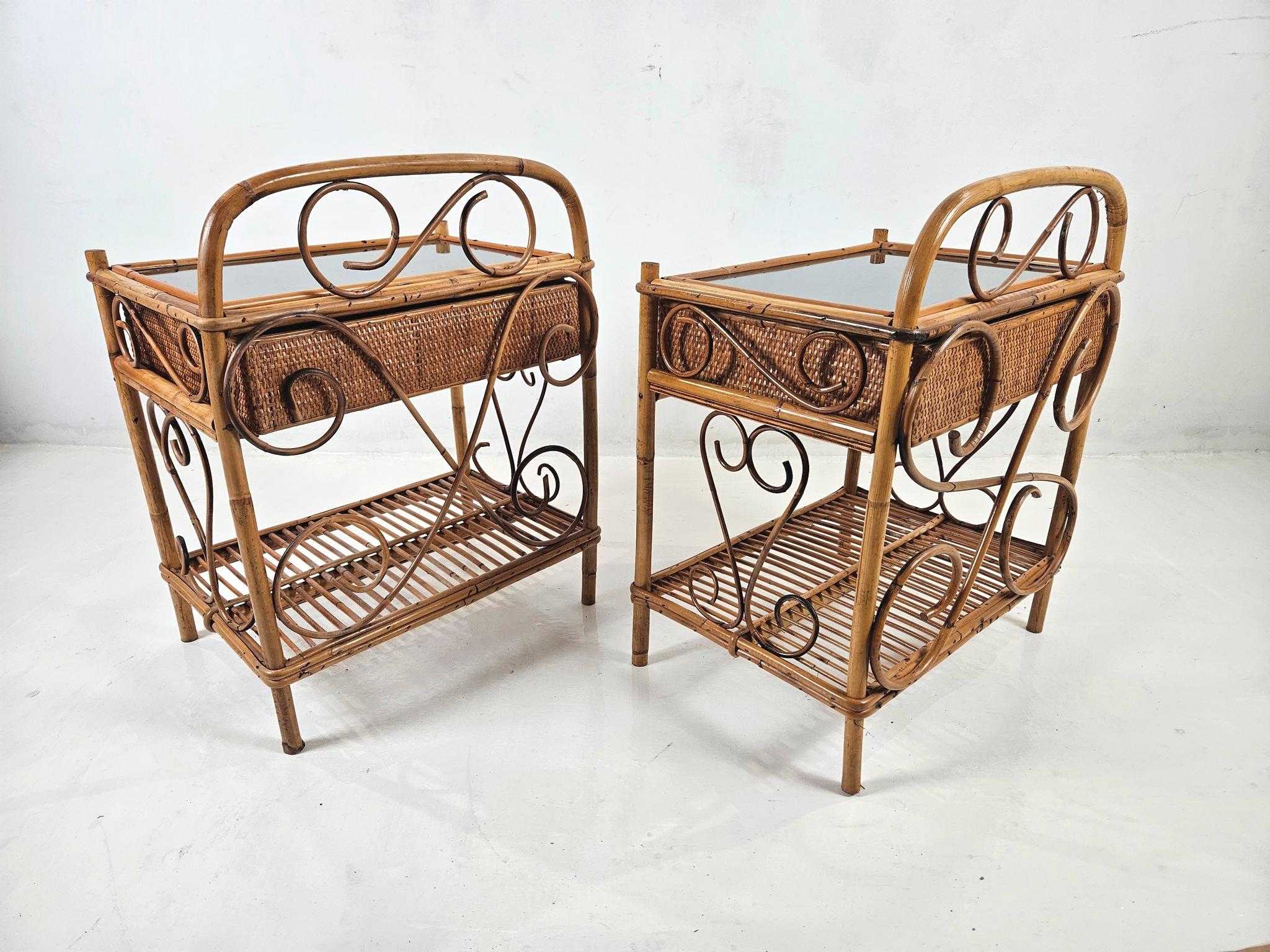 Pareja de mesillas de noche vintage de bambú en venta 1