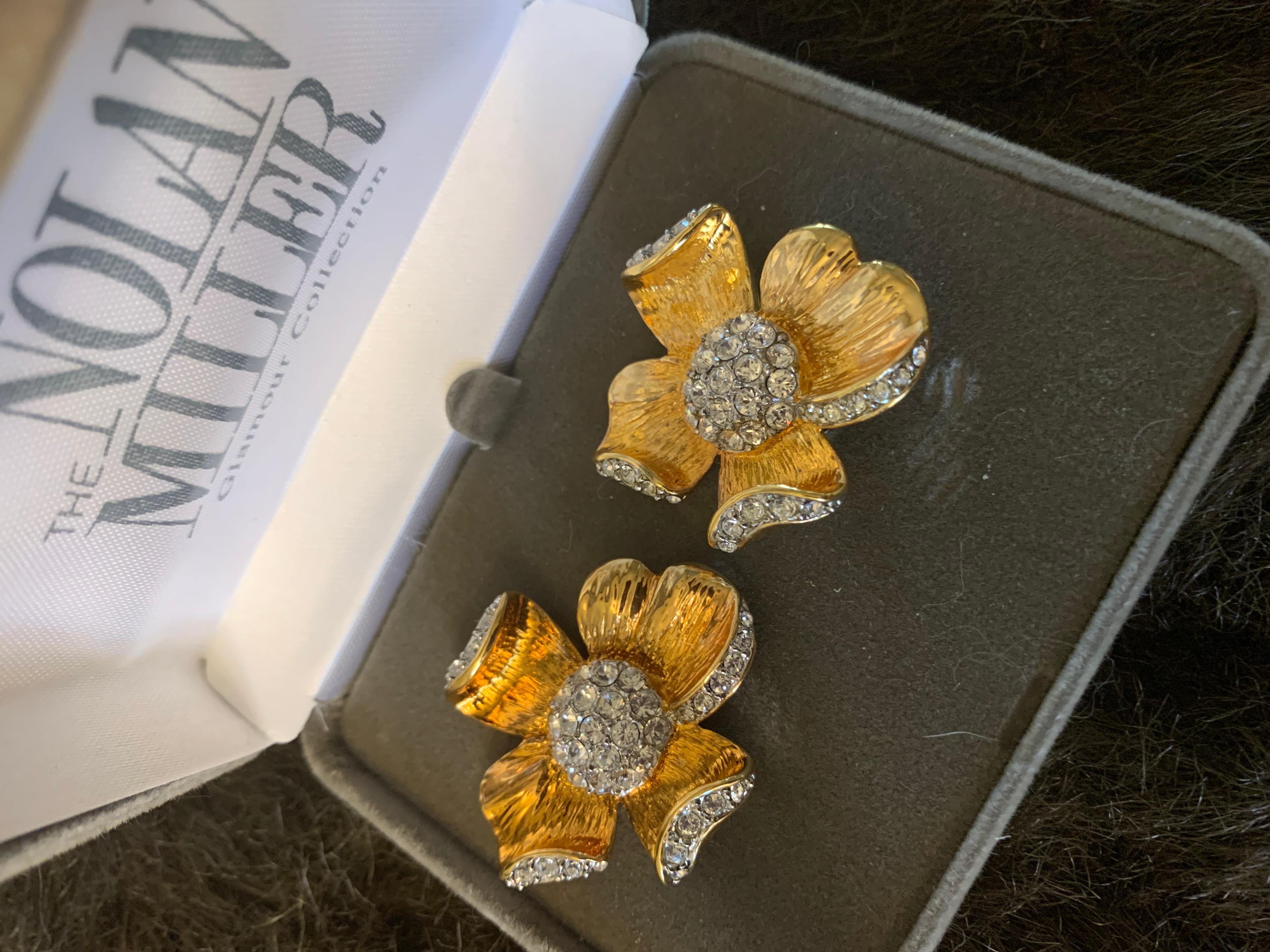 Pair of Vintage Nolan Miller Gold Plated and rhinestone Blossum Earrings NWB In Excellent Condition In Palm Springs, CA