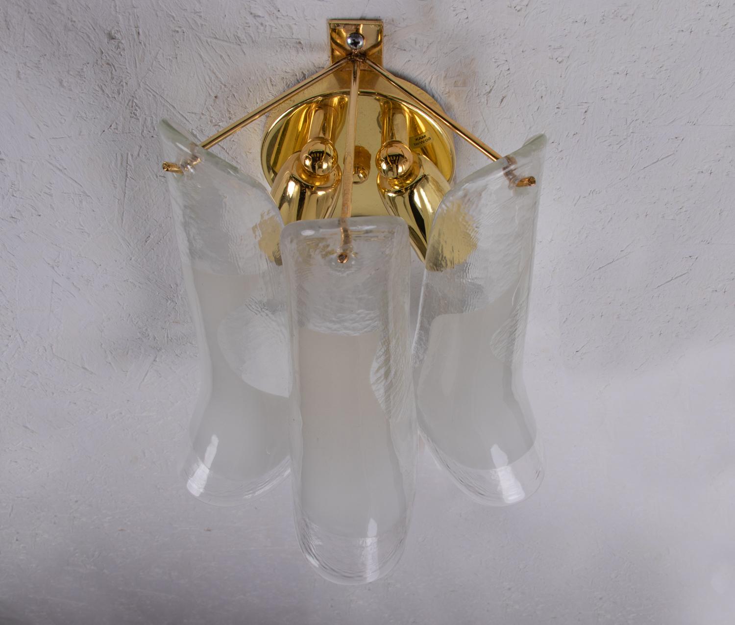 Hand-Crafted Pair of Vintage Novaresi Murano Glass Petals Gold Plated Wall Sconces