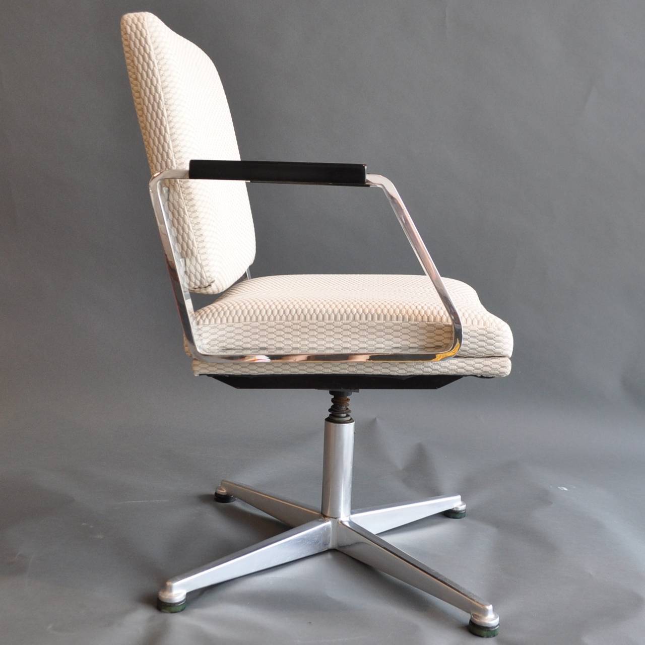 American Pair of Vintage Office Swivel Chairs