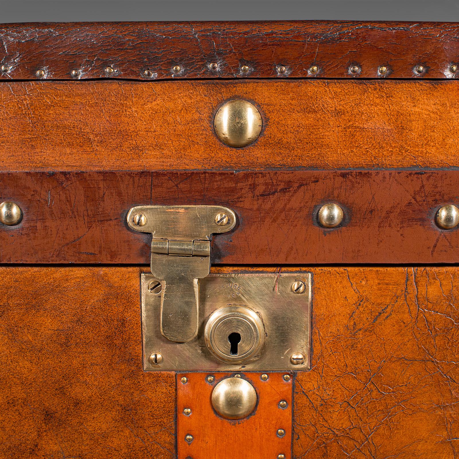 Paar Vintage Offiziersgepäckkoffer, Englisch, Leder, Nachttisch im Angebot 2