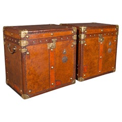Paire de valises d'officiers vintage, anglaises, cuir, table de nuit de chevet
