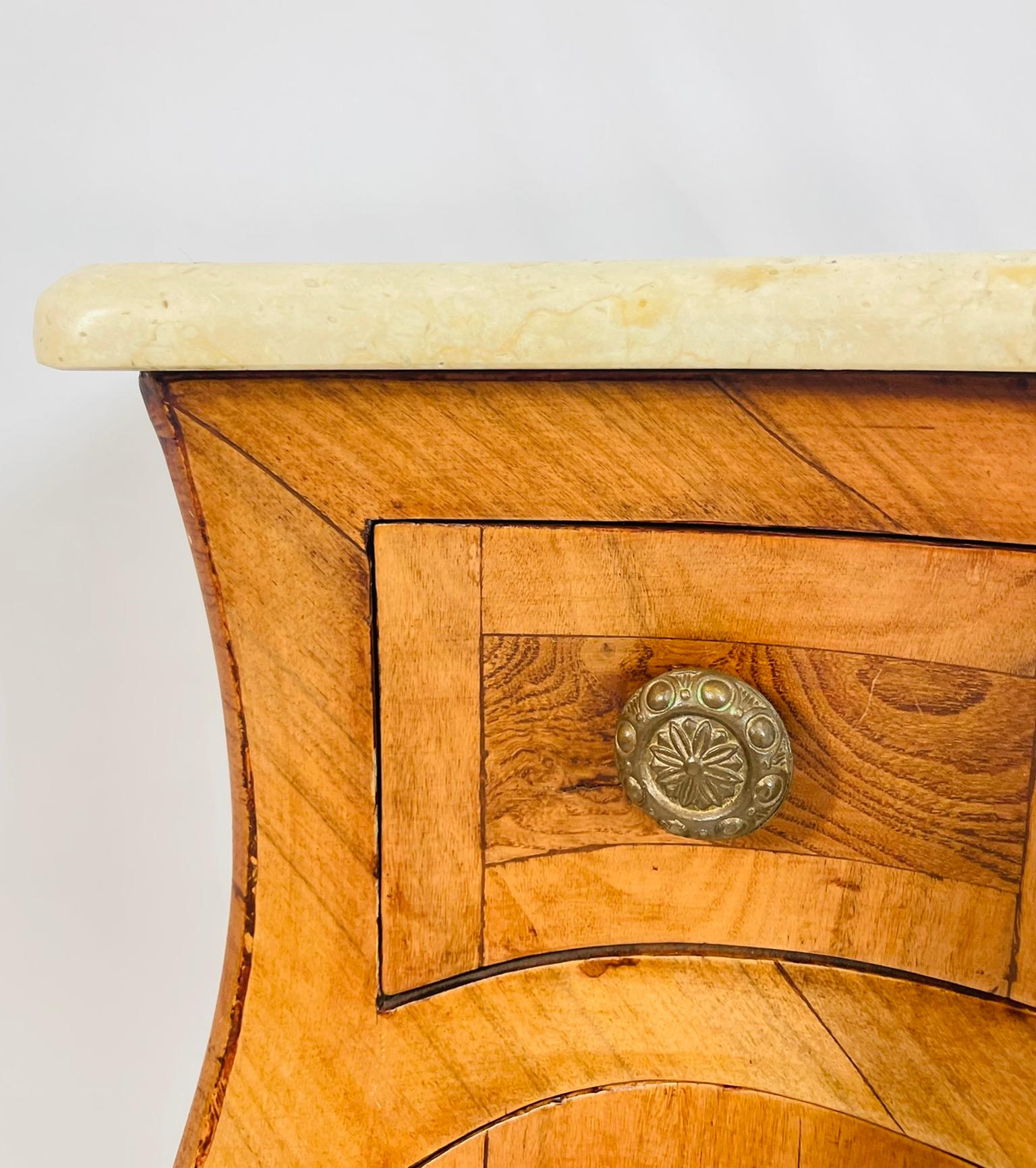 Par de Vintage  Cómodas Bombay de Madera de Olivo, Italia 1900 4