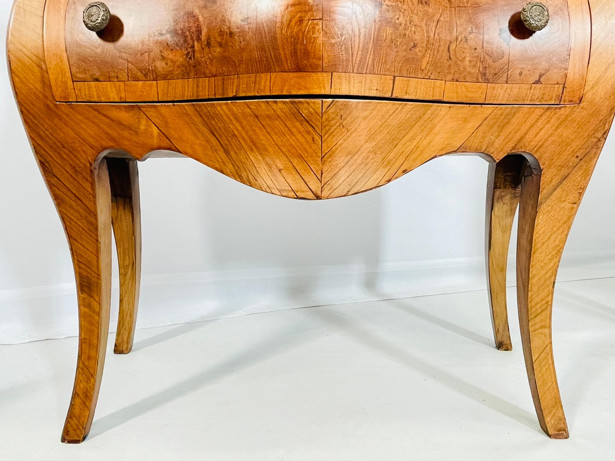 Par de Vintage  Cómodas Bombay de Madera de Olivo, Italia 1900 5