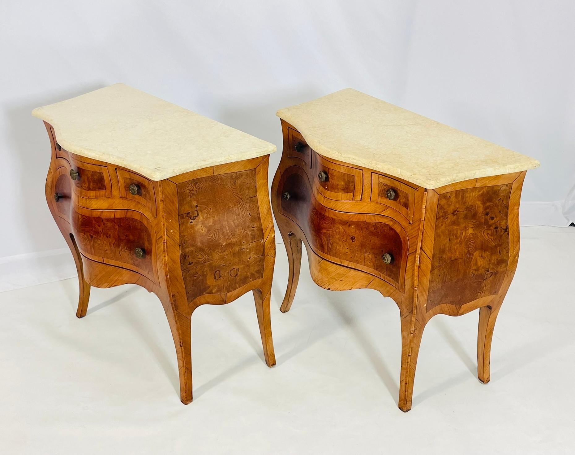 Par de Vintage  Cómodas Bombay de Madera de Olivo, Italia 1900 Italiano