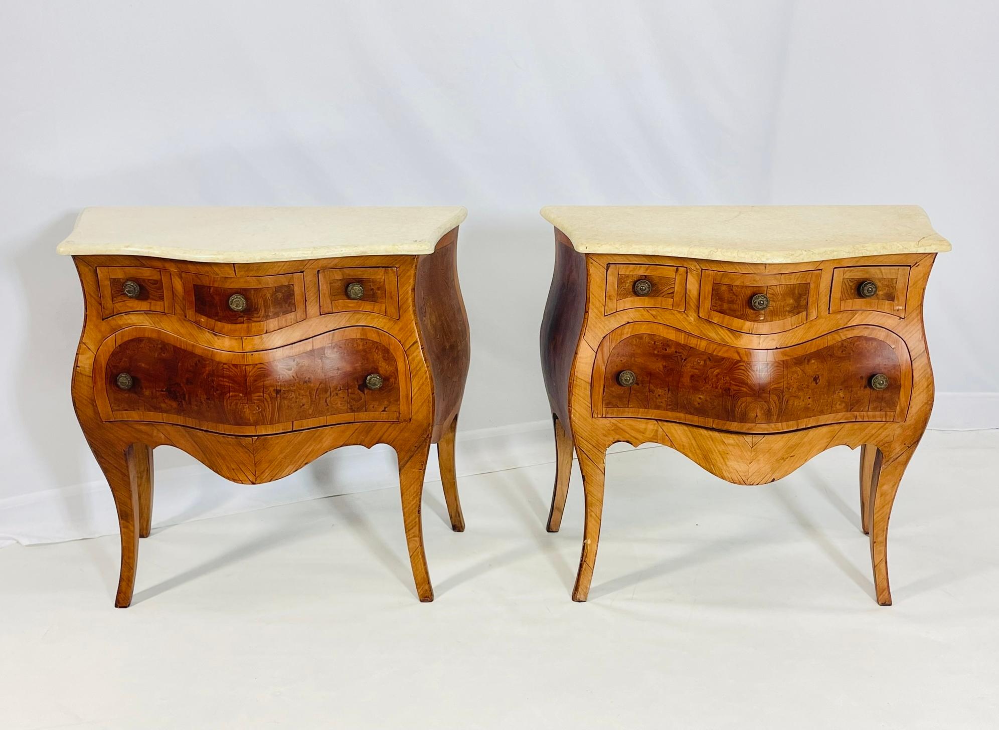 Par de Vintage  Cómodas Bombay de Madera de Olivo, Italia 1900 principios del siglo XX