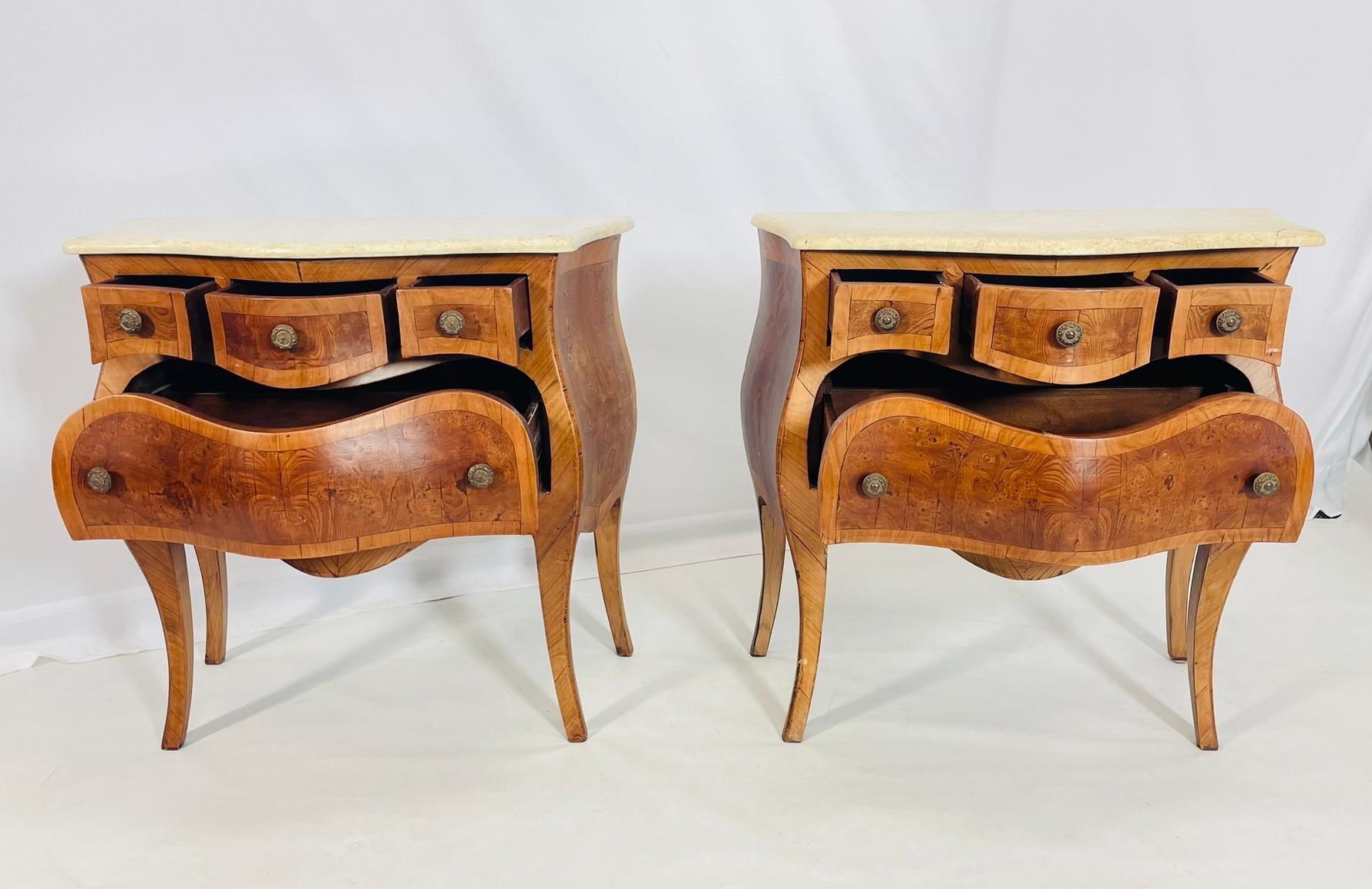 Par de Vintage  Cómodas Bombay de Madera de Olivo, Italia 1900 Metal