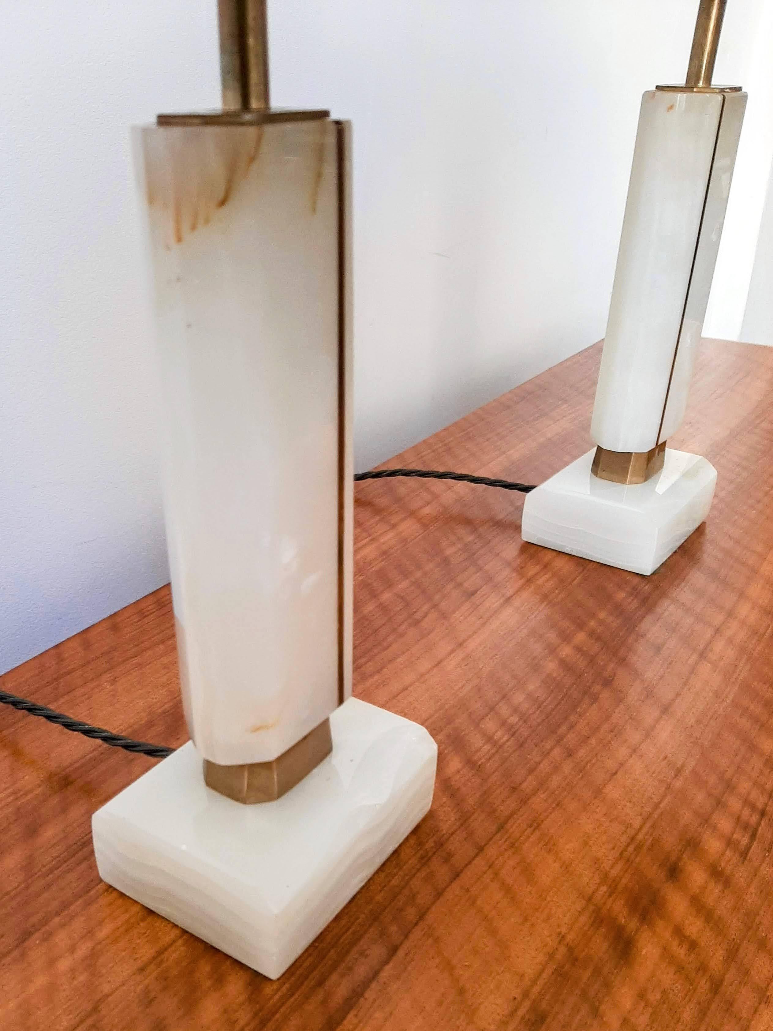 Laiton Paire de lampes de bureau vintage en onyx et laiton en vente