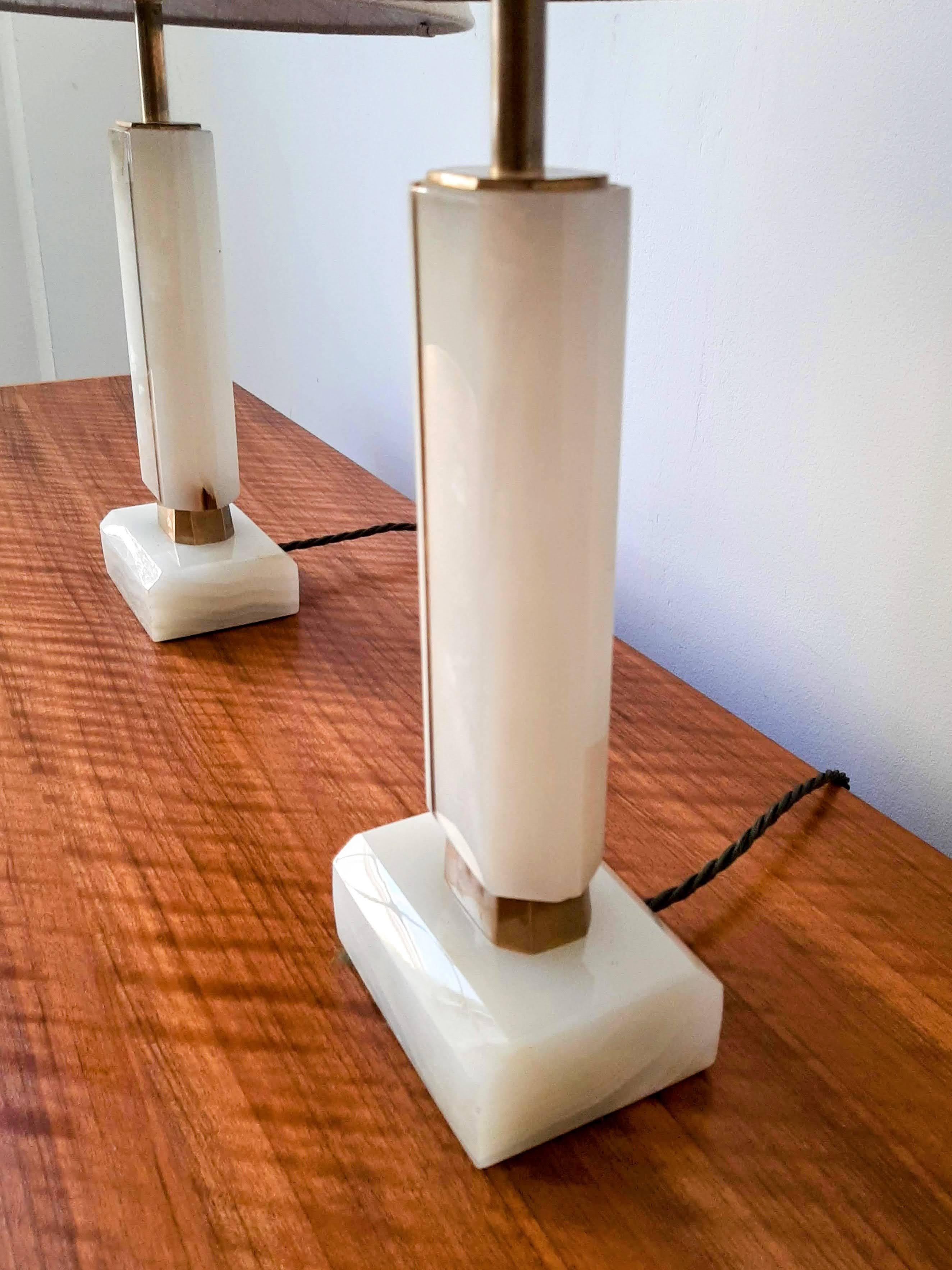 Paire de lampes de bureau vintage en onyx et laiton en vente 1
