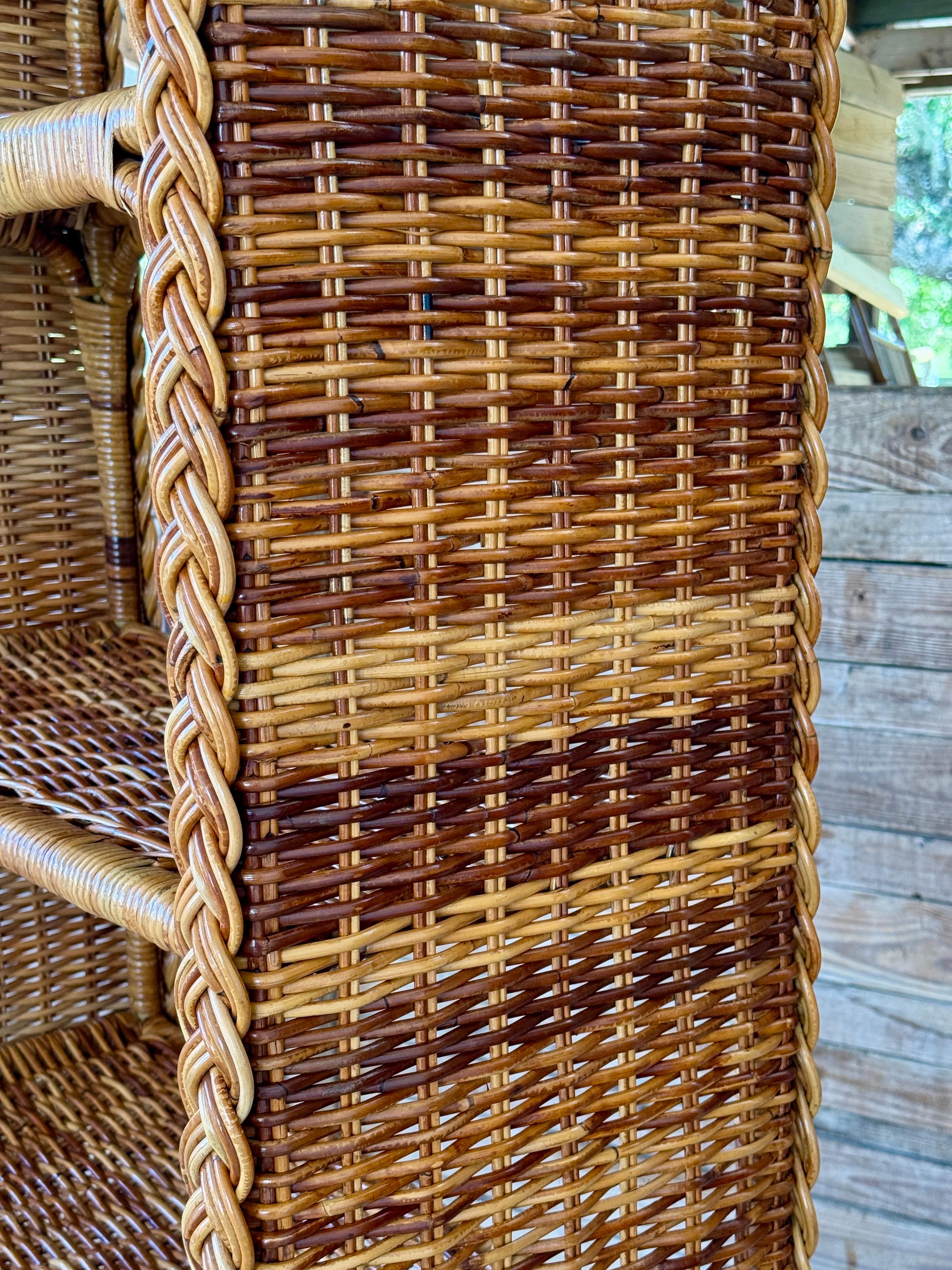 Paar Vintage Organic Modern restauriert Geflecht Rattan Etagere Regale im Angebot 3