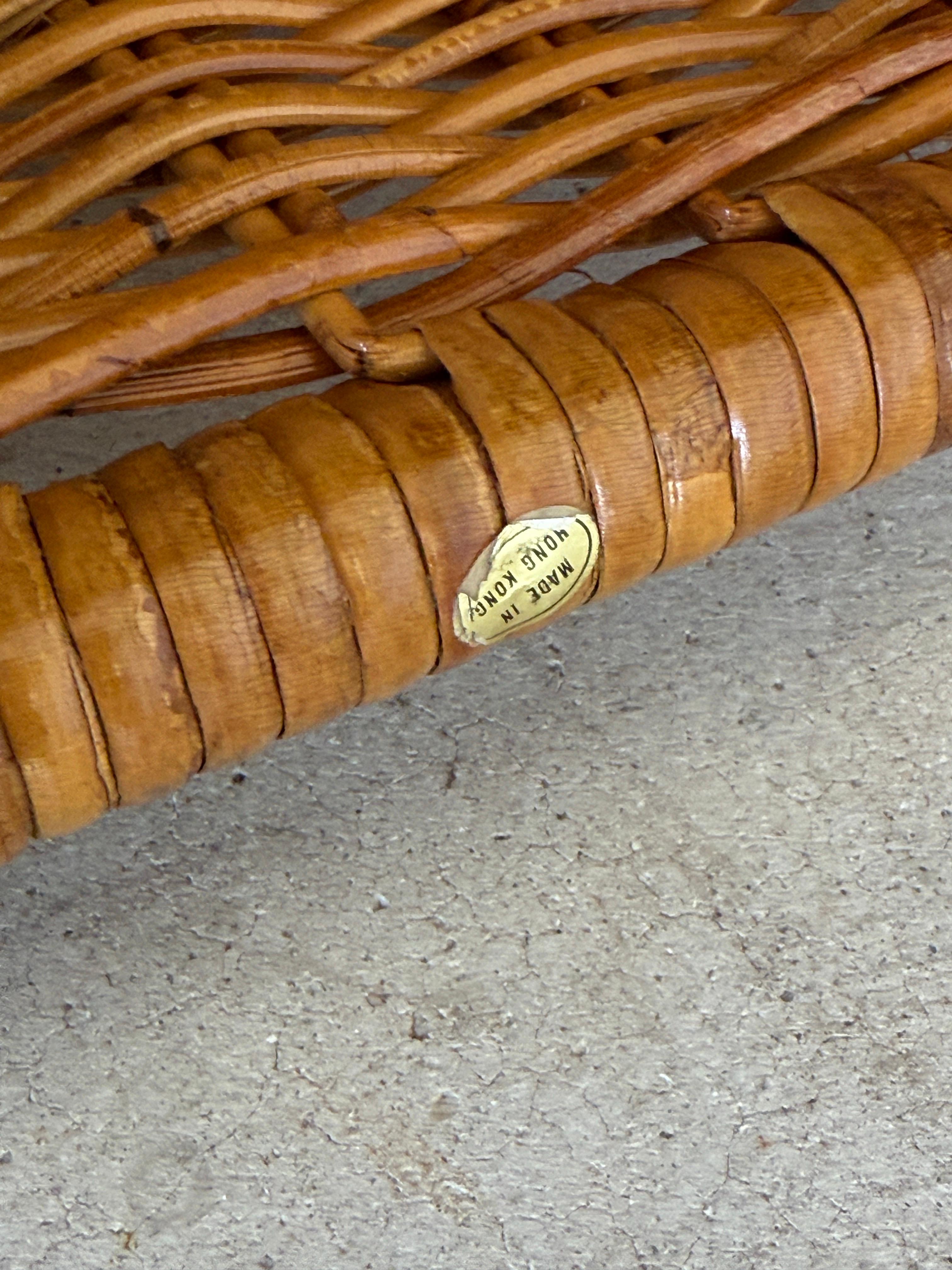 Paar Vintage Organic Modern restauriert Geflecht Rattan Etagere Regale (Handgefertigt) im Angebot