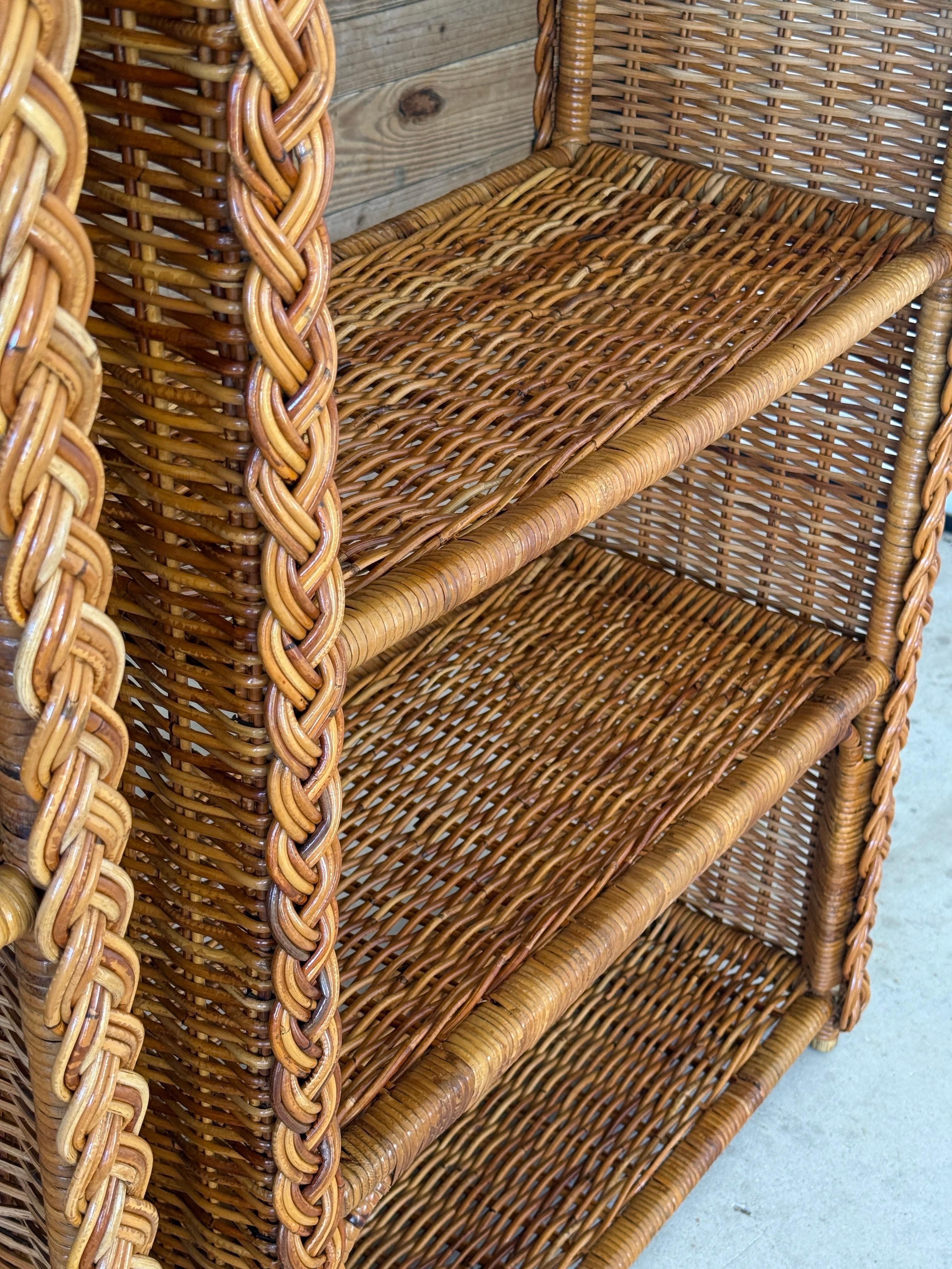 Paar Vintage Organic Modern restauriert Geflecht Rattan Etagere Regale im Angebot 2