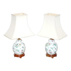 PAIR OF VINTAGE ORIENTAL ASIAN HAND PAINTED TABLE LAMPS WiTH LAMP SHADES