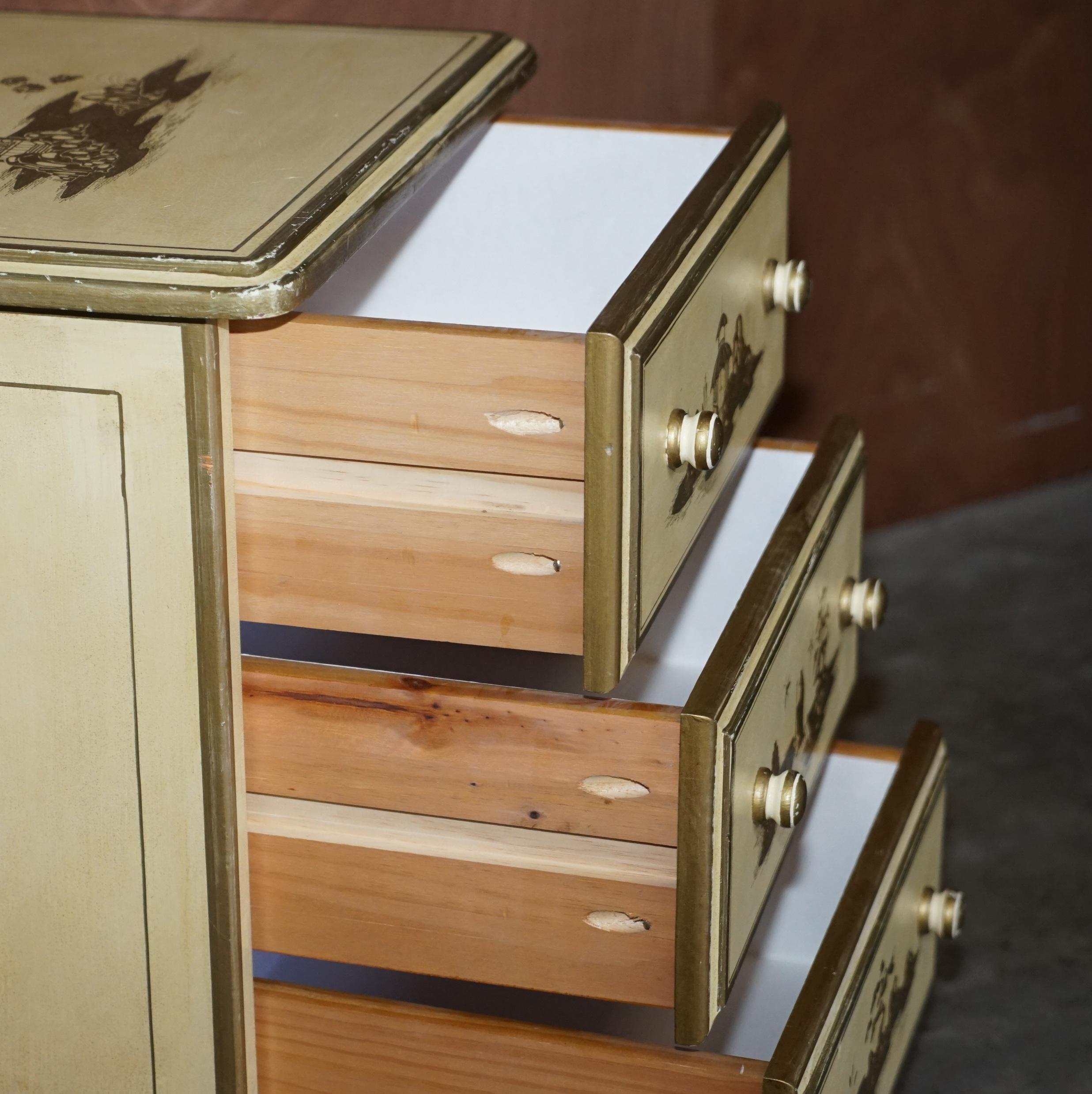 Paire de tiroirs de table de chevet vintage orientaux chinois crème et or peints en feuilles d'or en vente 5