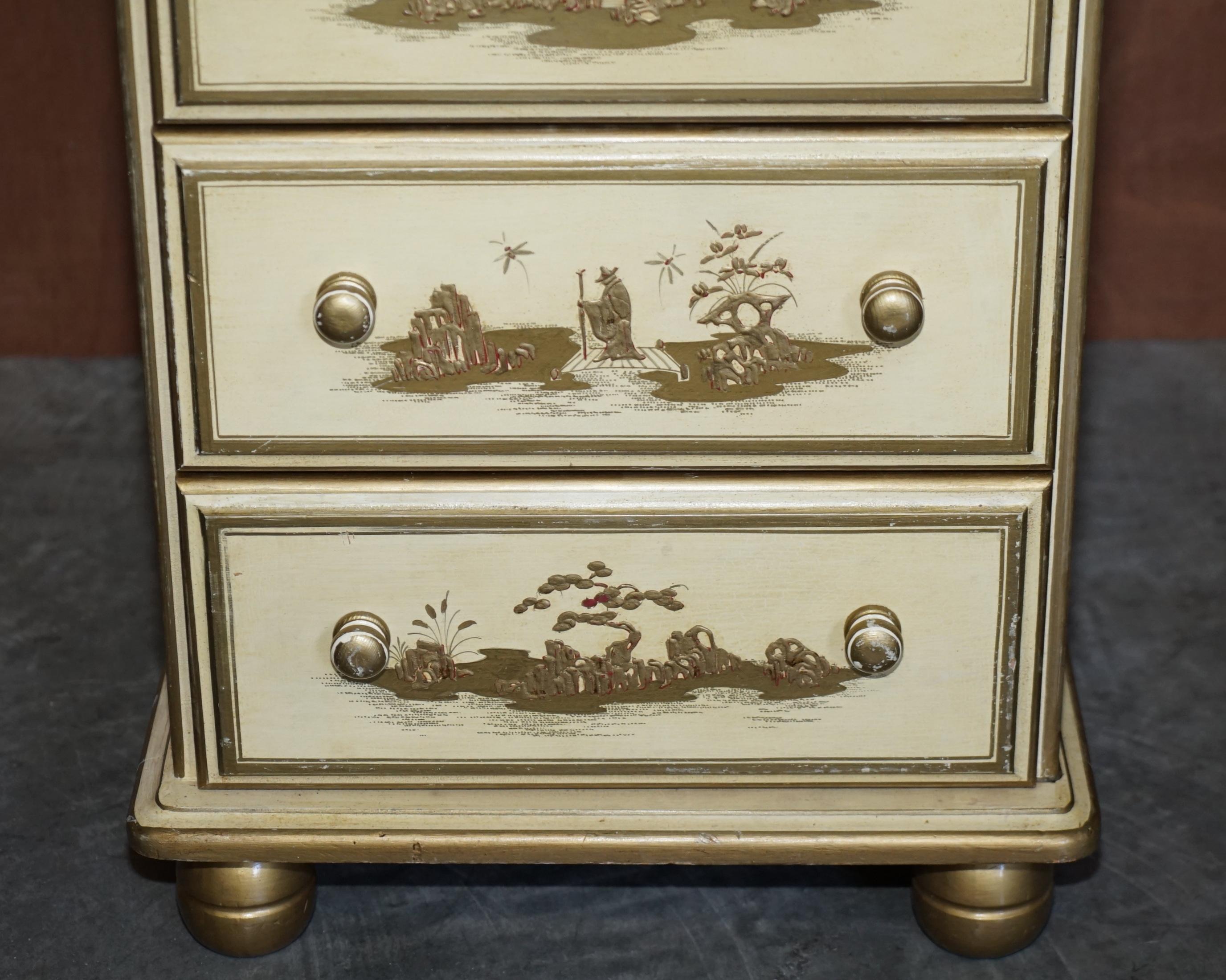 English Pair of Vintage Oriental Chinese Cream & Gold Leaf Painted Bedside Table Drawers For Sale