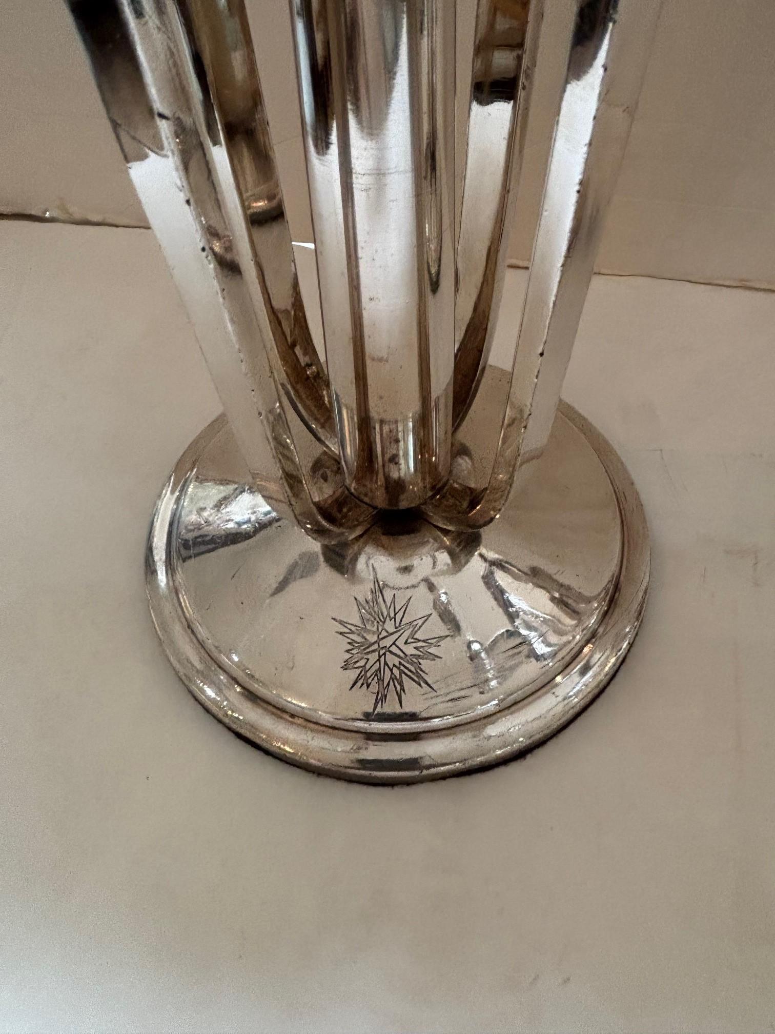 Pareja de candelabros de cinco brazos plateados originales de época del hotel Beverly Hills en venta 1
