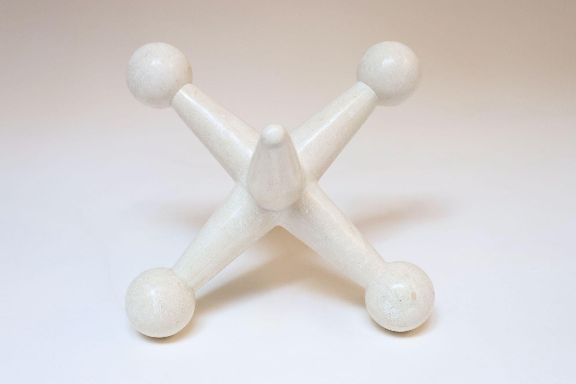 Coppia di sculture o reggilibri d'epoca in pietra tessellata Jax / Jacks in vendita 2