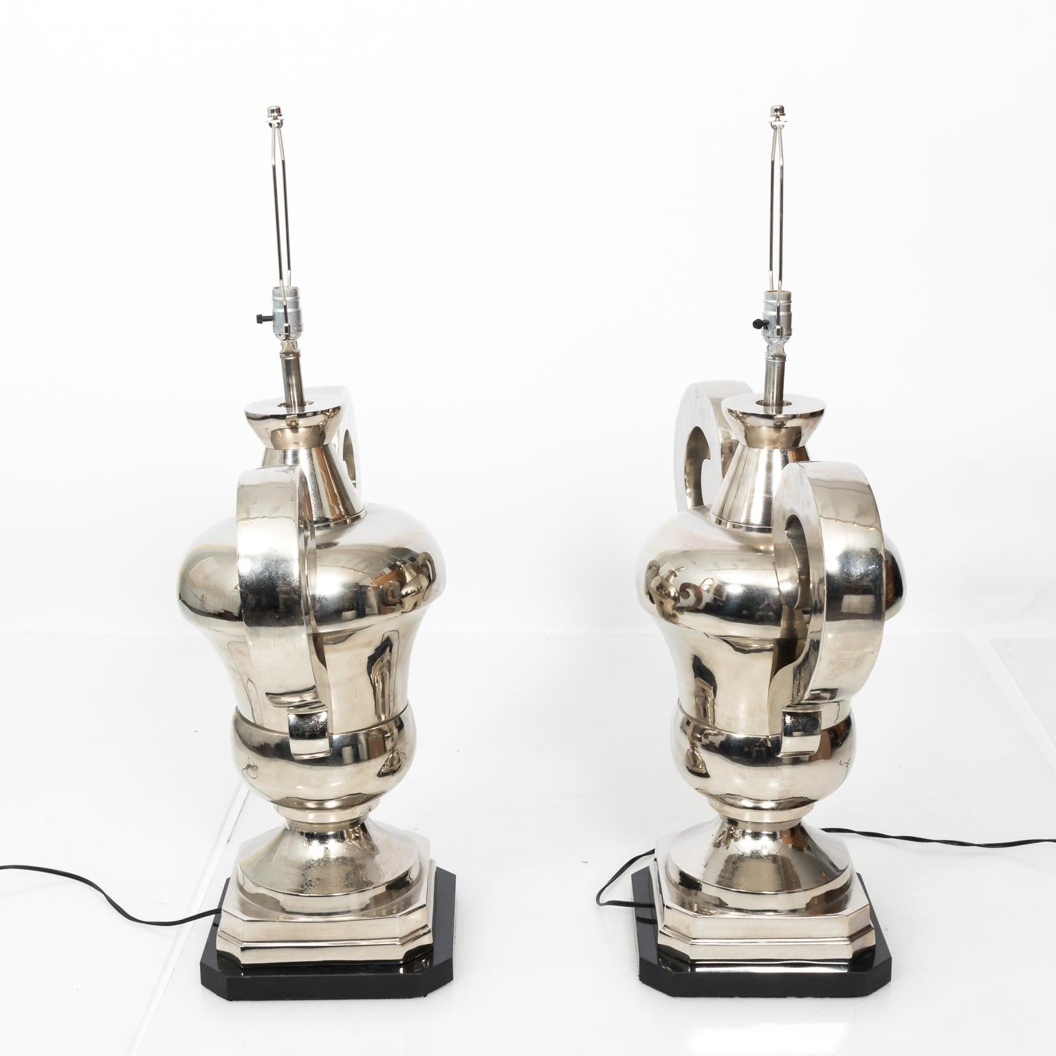 Pair of Vintage Oversized Urn Shaped Chrome Lamps In Good Condition For Sale In Stamford, CT