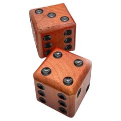 Nueve pares de dados de casino vintage de gran tamaño tallados en madera y ebonizados, se venden por pares