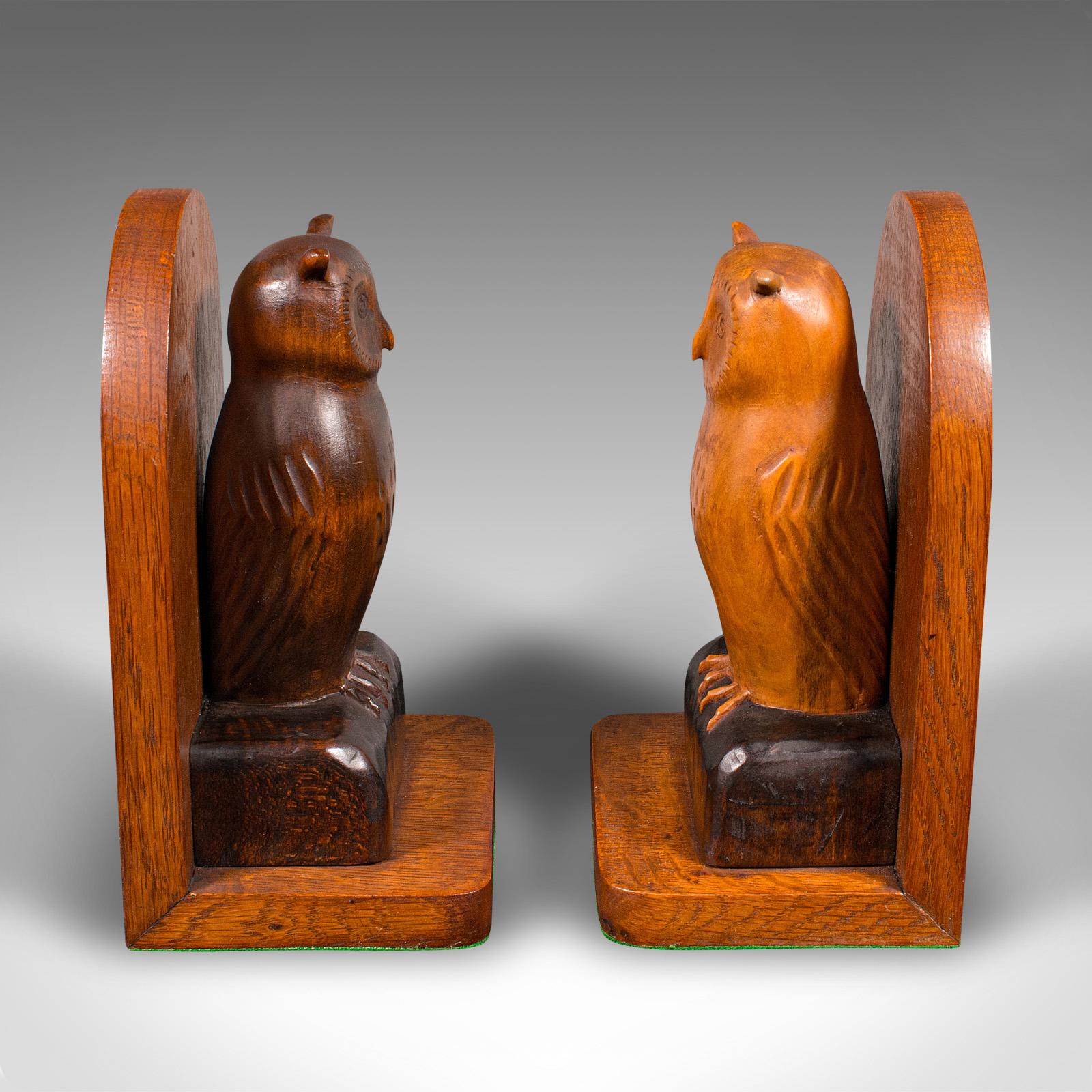 Mid-Century Modern Pair of Vintage Owl Figure Bookends, English, Carved Oak Book Rest, Circa 1970 For Sale