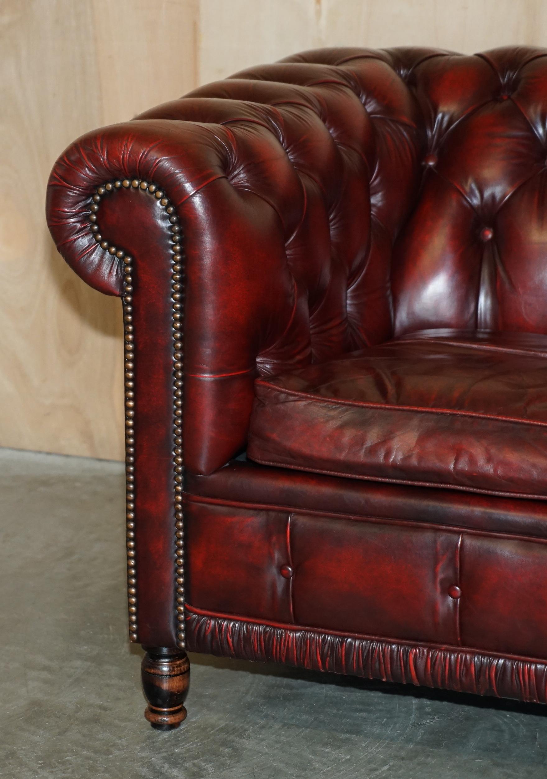 PAIR OF ViNTAGE OXBLOOD LEATHER CHESTERFIELD CLUB ARMCHAIRS WITH ELEGANT LEGS 9