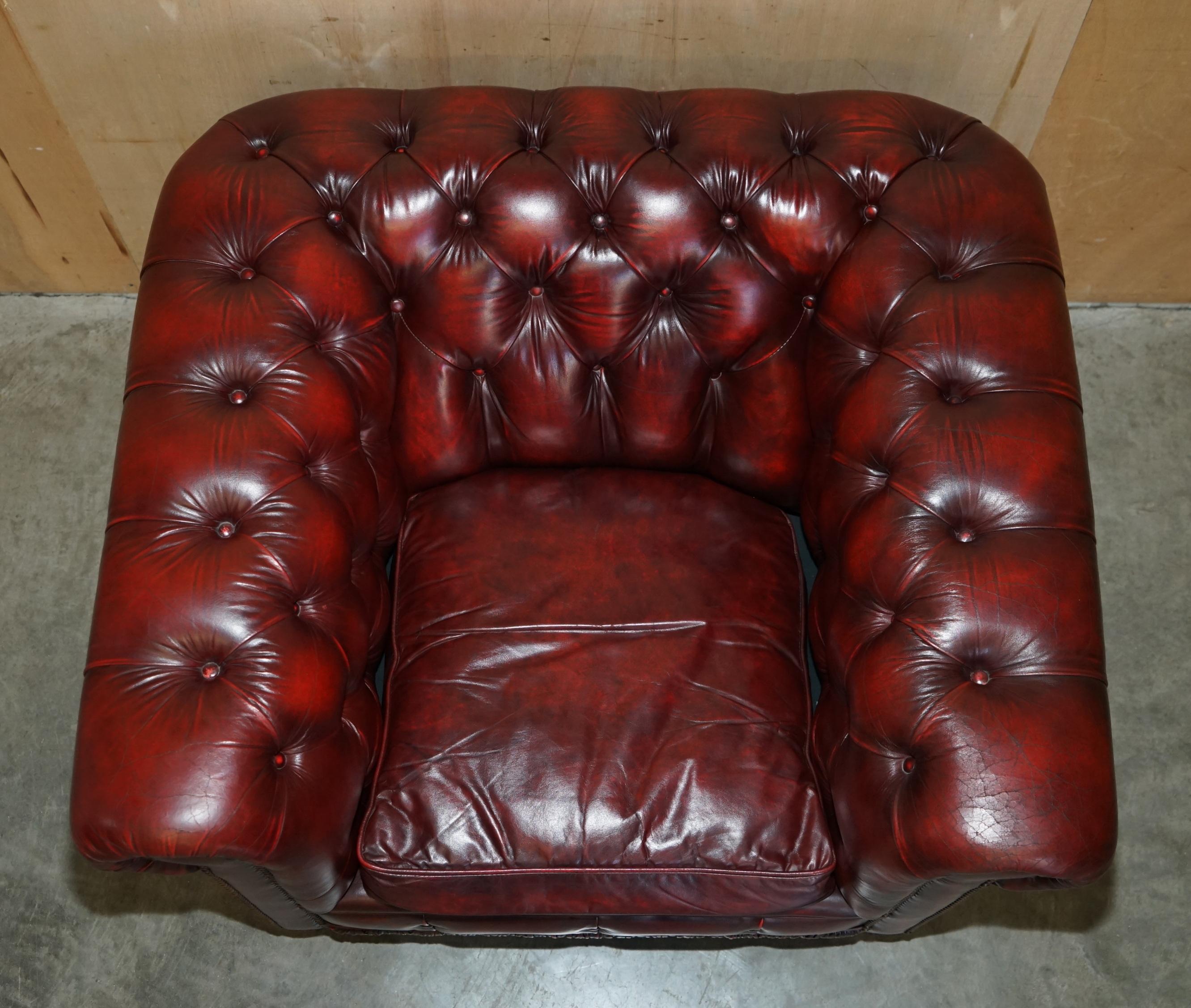 PAIR OF ViNTAGE OXBLOOD LEATHER CHESTERFIELD CLUB ARMCHAIRS WITH ELEGANT LEGS 10