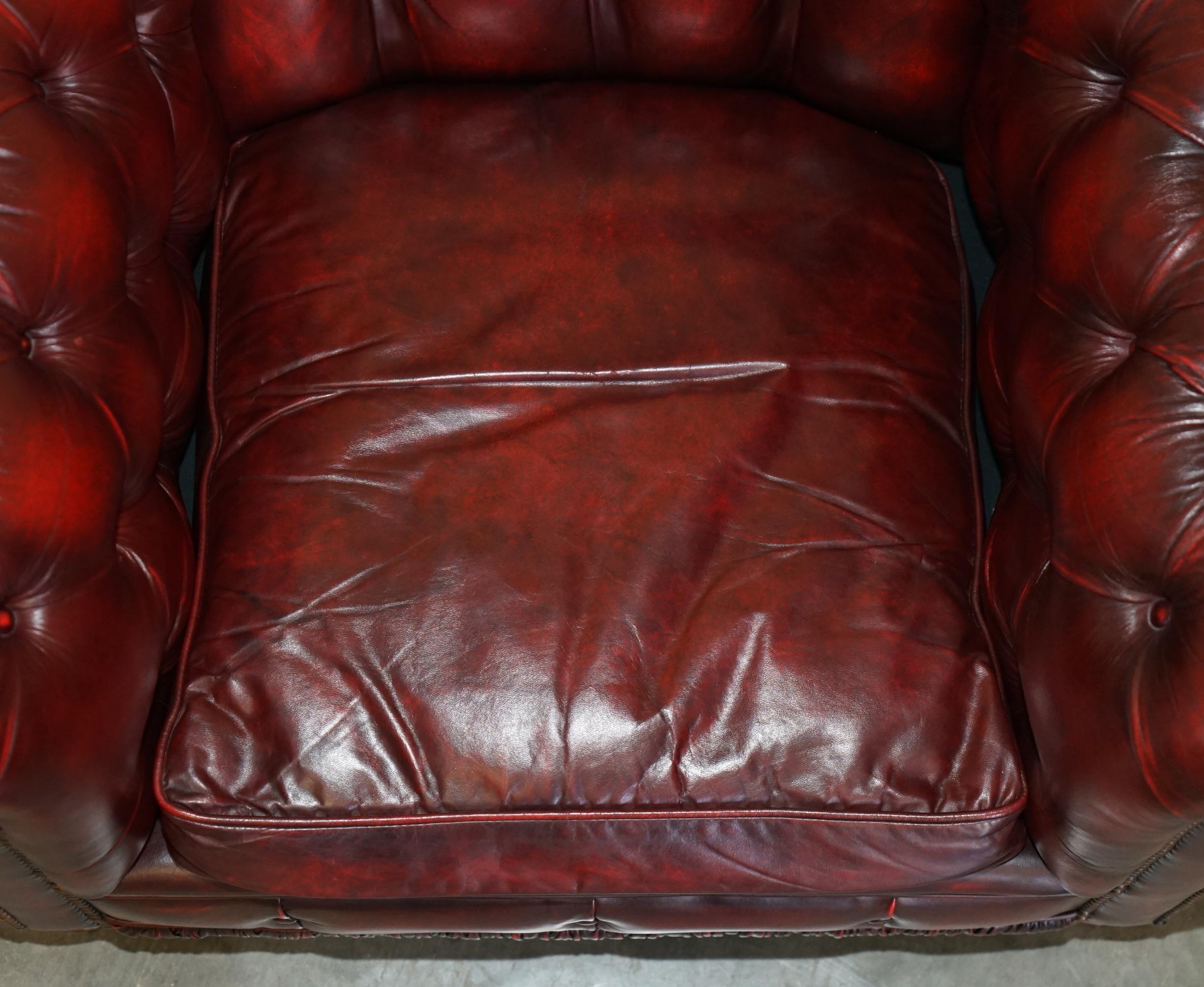 PAIR OF ViNTAGE OXBLOOD LEATHER CHESTERFIELD CLUB ARMCHAIRS WITH ELEGANT LEGS 11