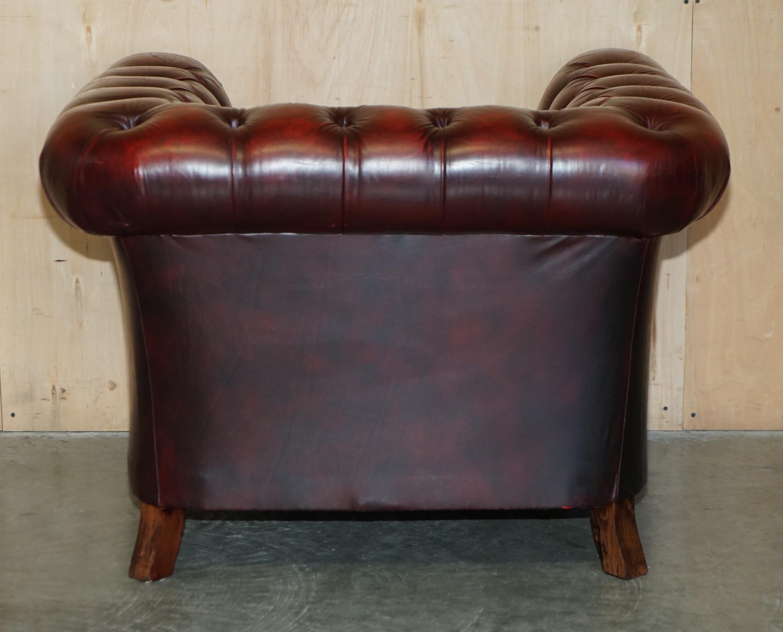 PAIR OF ViNTAGE OXBLOOD LEATHER CHESTERFIELD CLUB ARMCHAIRS WITH ELEGANT LEGS 13