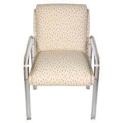 Coppia di sedie Pace Lucite d'epoca appena rivestite in tessuto giallo maculato