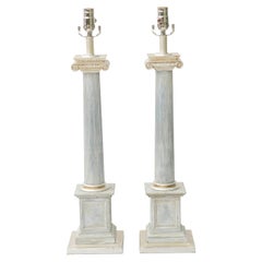 Paire de lampes colonnes vintage peintes et dorées à la feuille en argent par Stiffel