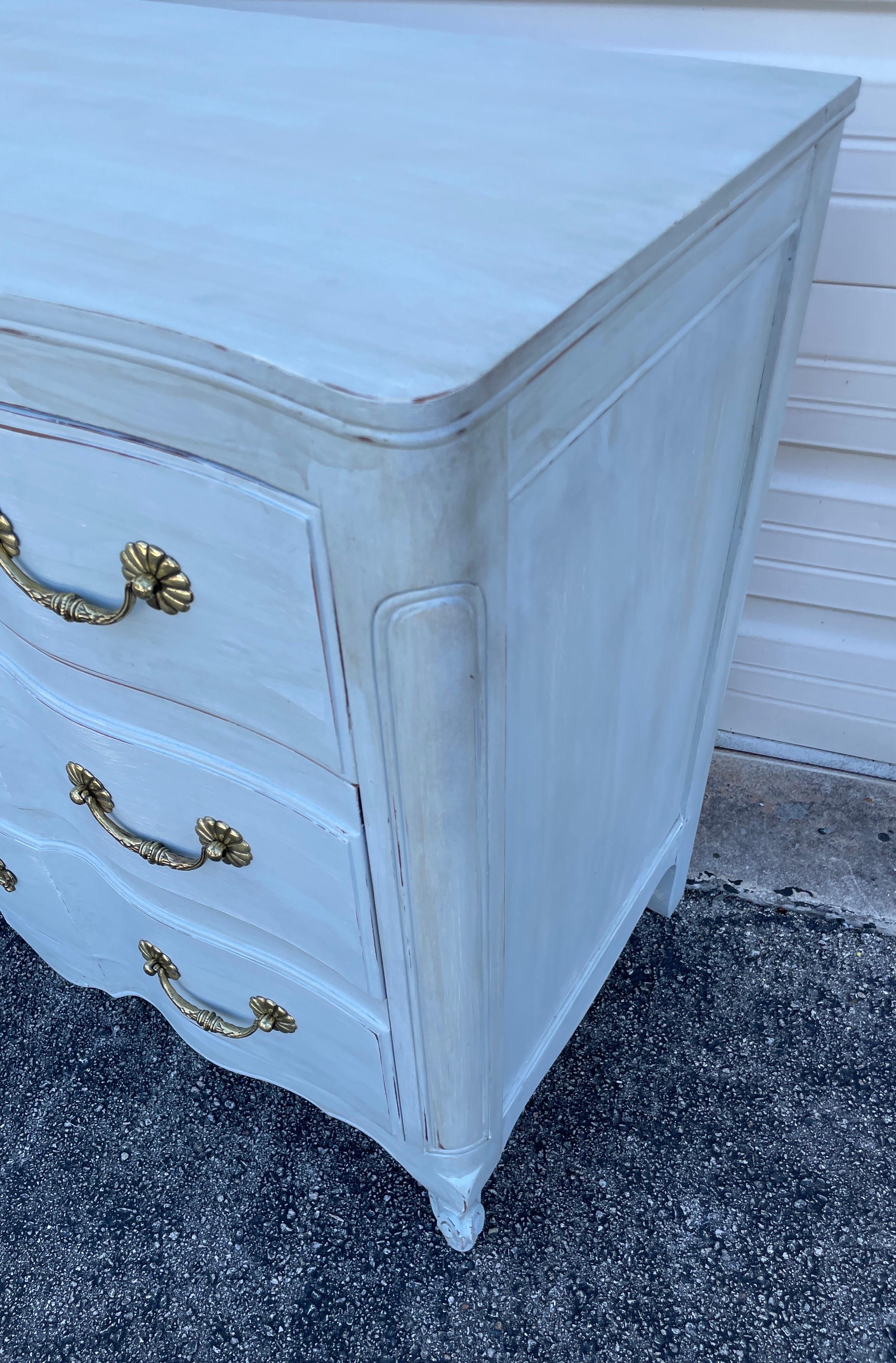 Pair of Vintage Painted Commodes In Good Condition For Sale In West Palm Beach, FL