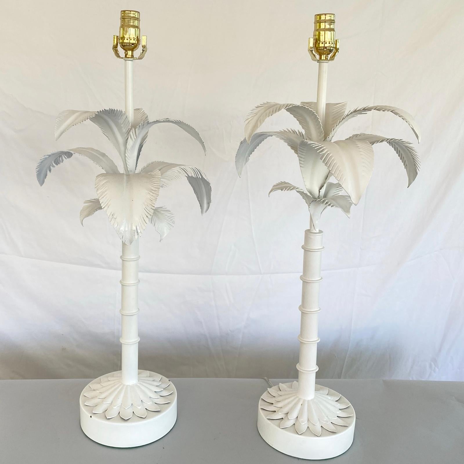 italien Paire de lampes vintage en forme de palmier en tôle peinte en vente