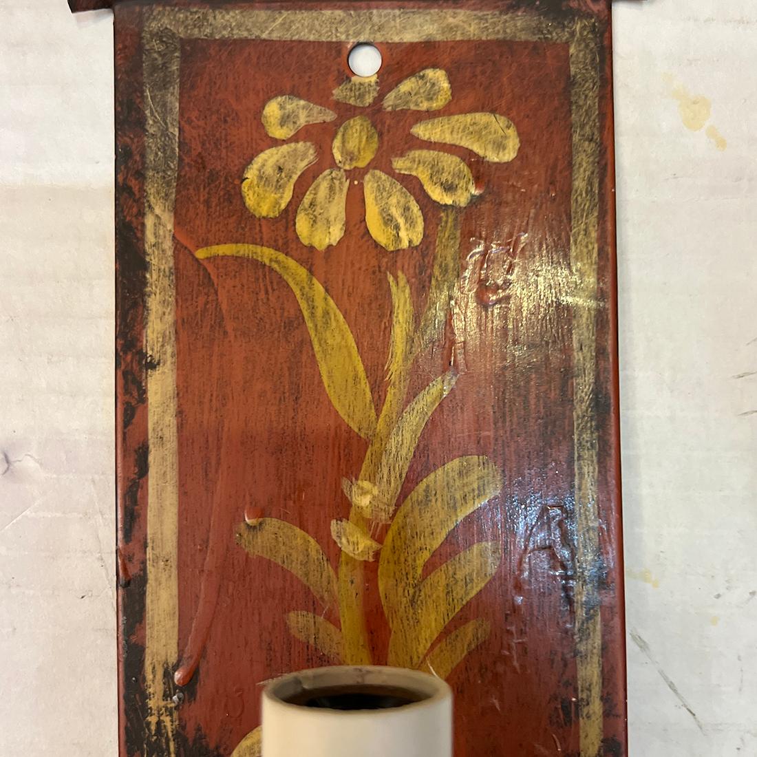 Pair of Vintage Painted Tole Sconces In Good Condition For Sale In New York, NY