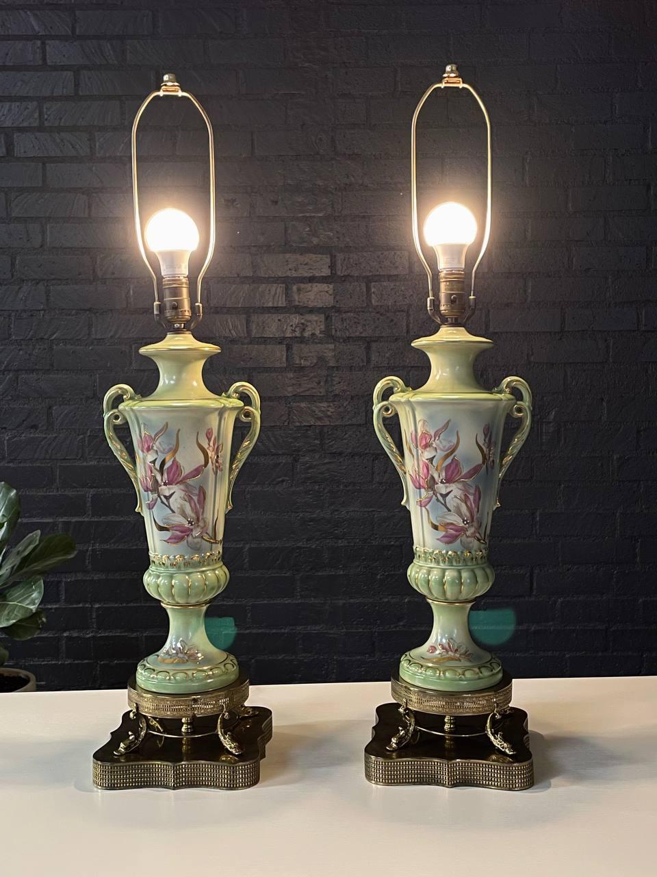 Victorian Pair of Vintage Pair of Green Porcelain Urn Shape Table Lamps For Sale