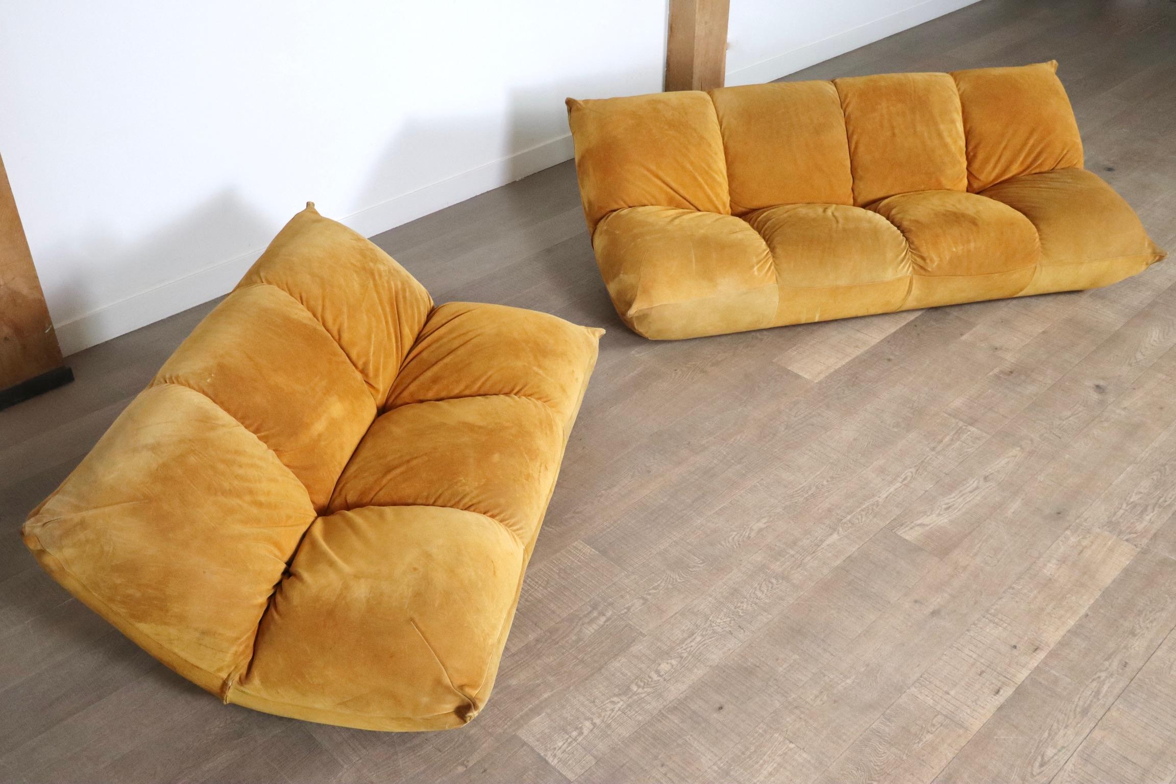 Great pair of Papillon sofas designed by Guido Rosati for Giovannetti Collezioni, 1970s.

This particular set comes in its original mustard suede, giving this nice design even more character.
These rare sofas have a fun design, where you can have a