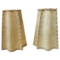 Paire d'abat-jour en parchemin vintage
