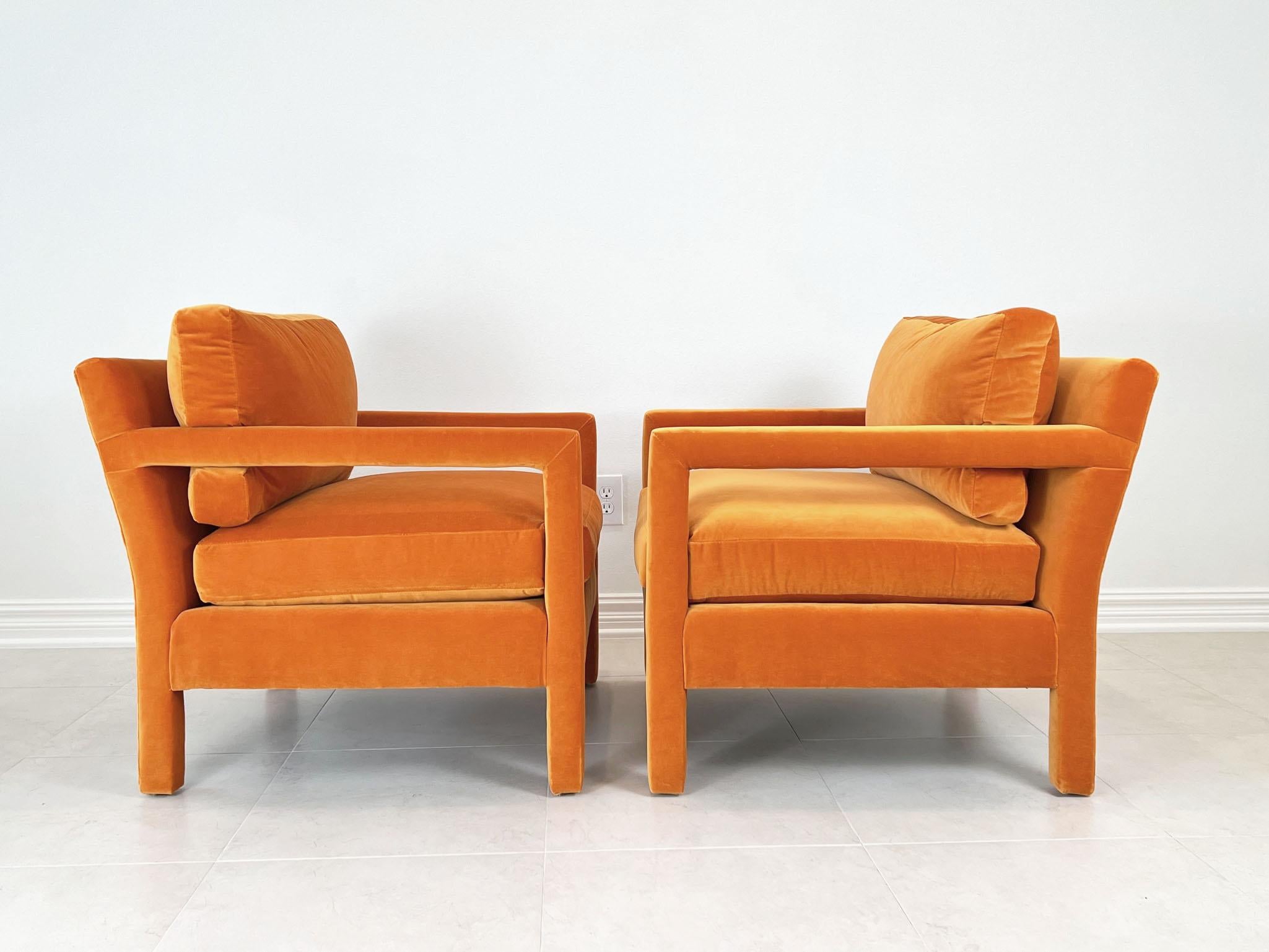 Pair of Vintage Parson Chairs in the Style of Milo Baughman In Excellent Condition In Dallas, TX
