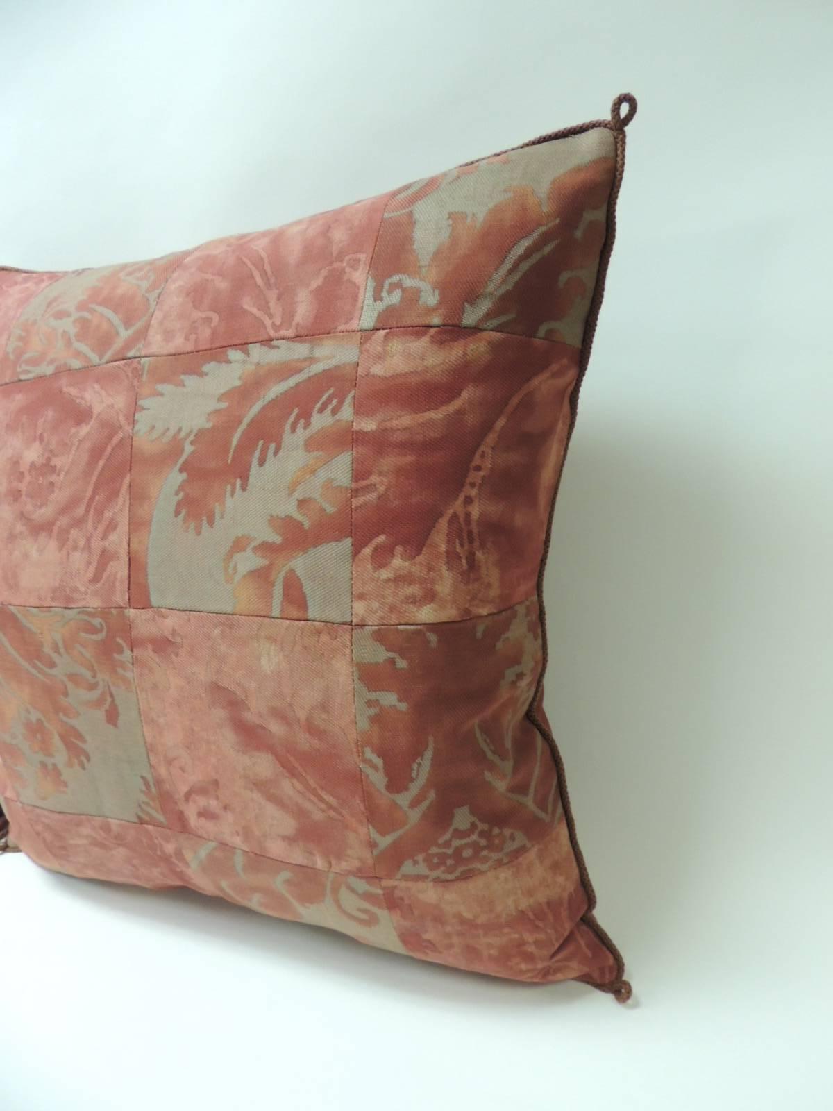 Pair of vintage patchwork fortuny “Glicine” pattern red and silvery decorative pillows
Pair of vintage fortuny “Glicine” pattern red and silvery decorative square pillows.
Large squares of textiles using them as a patchwork pattern using front and