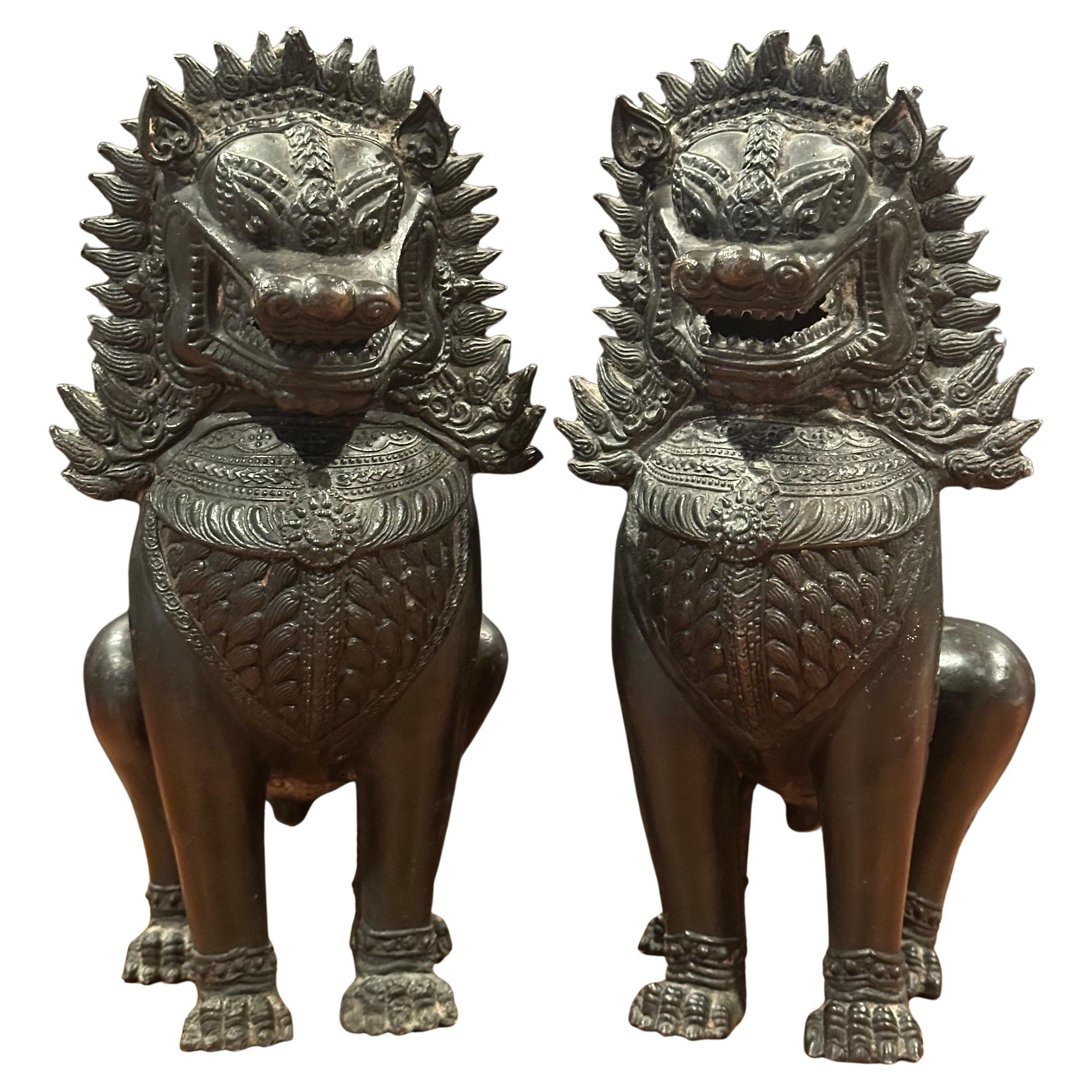 Pareja de Leones Guardianes / Perros Foo Tailandeses "Singha" de Bronce Patinado Vintage
