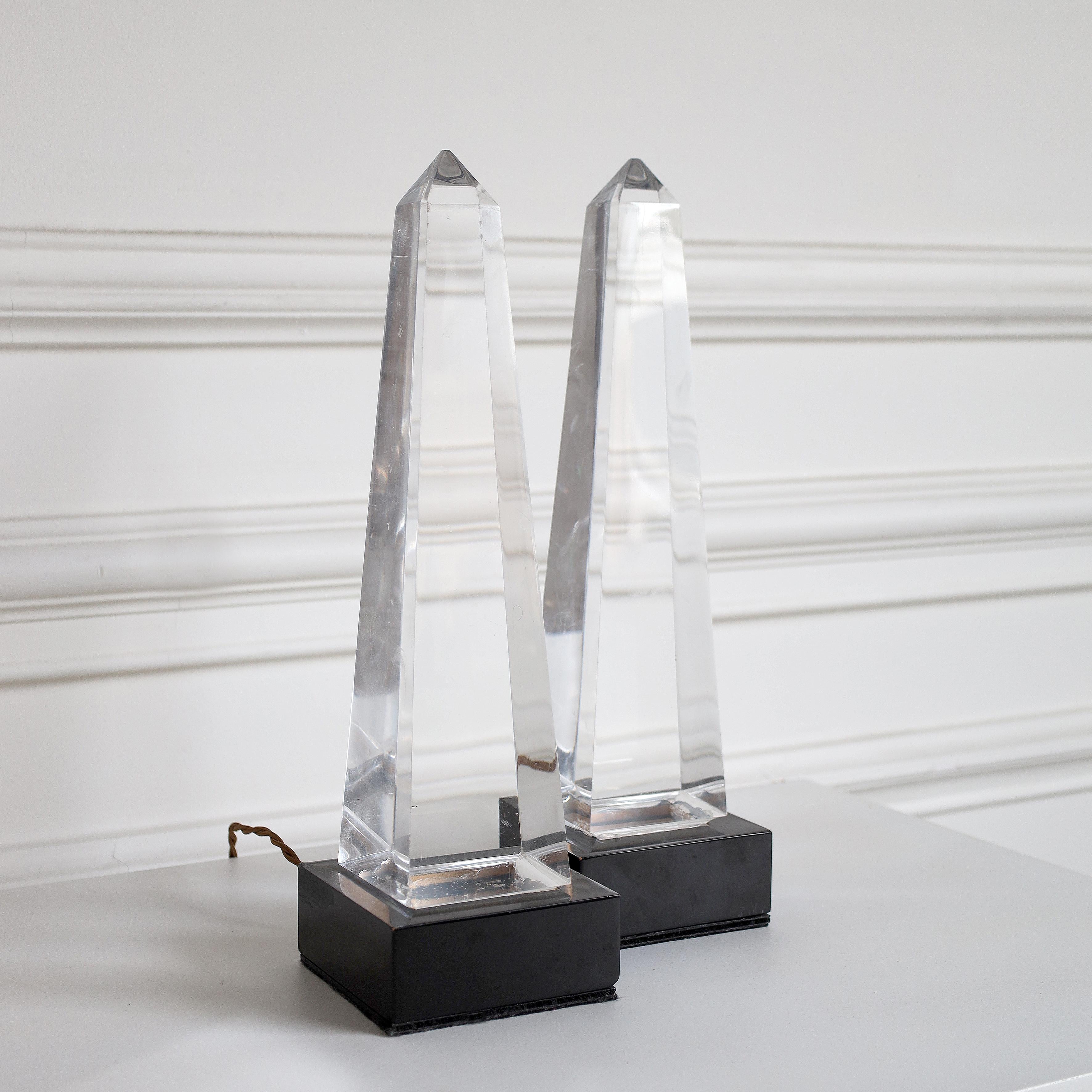 Pair of Vintage Perspex Obelisk Table Lamps In Good Condition For Sale In London, GB