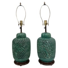 Paire de lampes vintage en porcelaine percées
