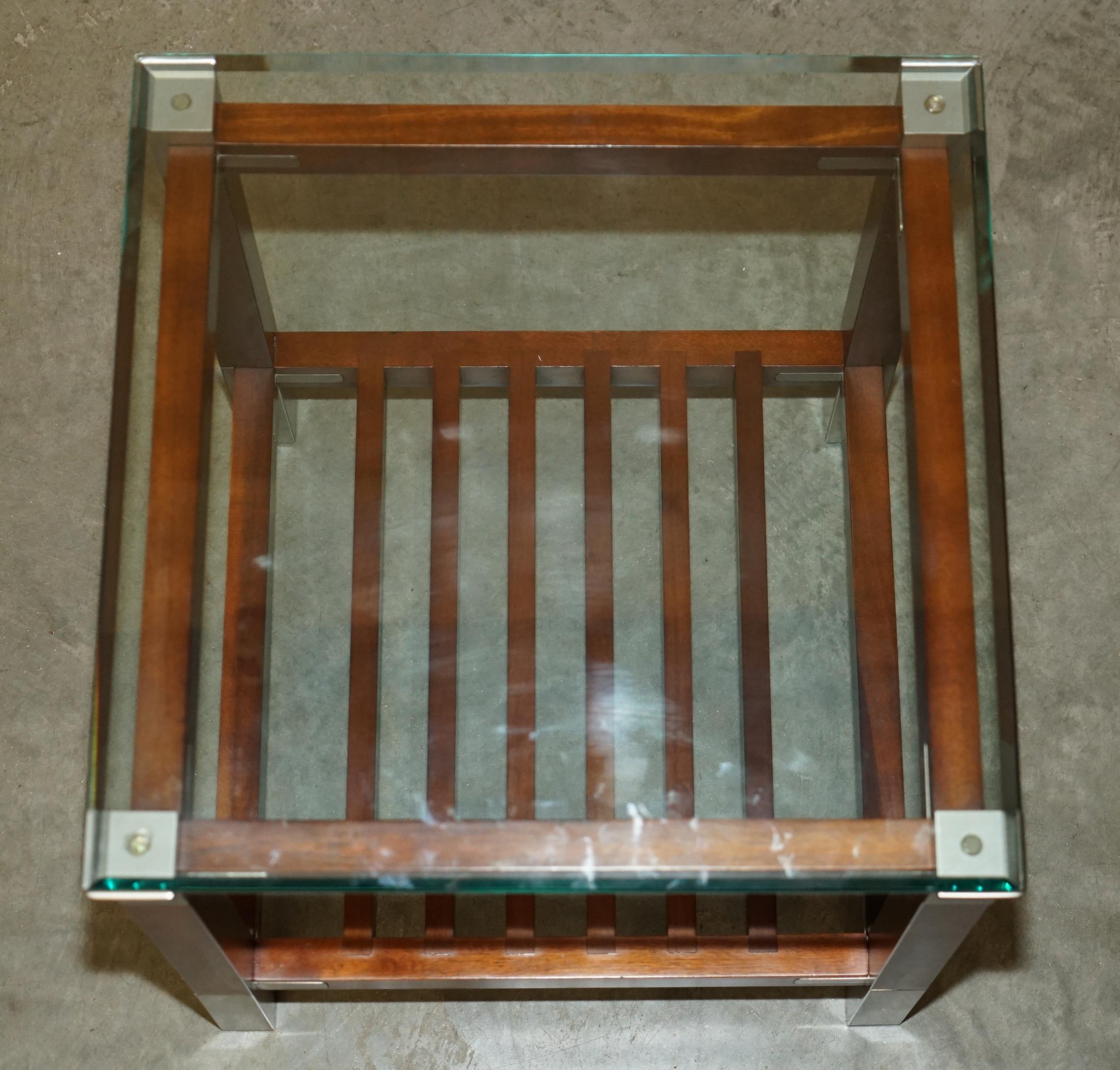 PAIR OF ViNTAGE PIERRE VANDEL PARIS HARDWOOD PEWTER & GLASS SIDE LAMP END TABLES For Sale 9
